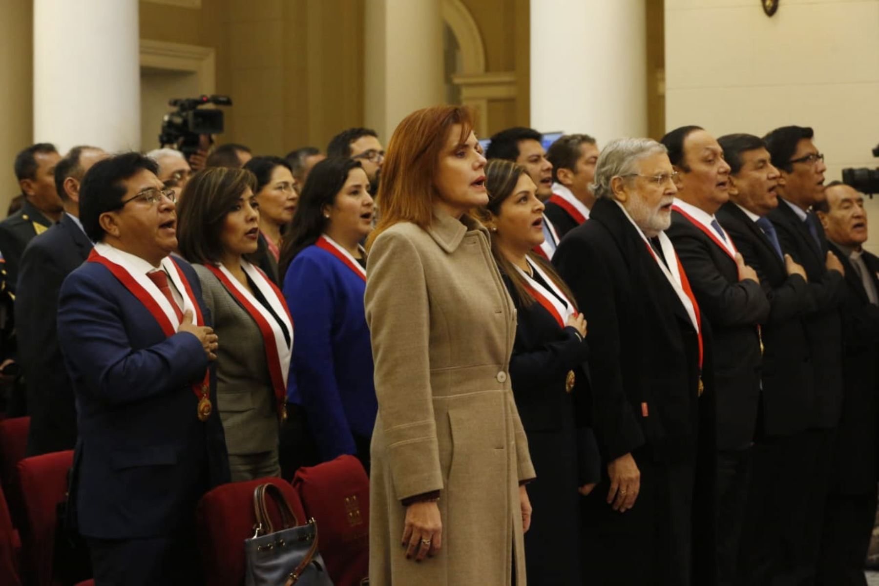 Vicepresidenta, Mercedes Aráoz, congresistas y otras autoridades asistieron a Sesión Solemne por Día del Juez. Foto: ANDINA/Prensa Presidencia