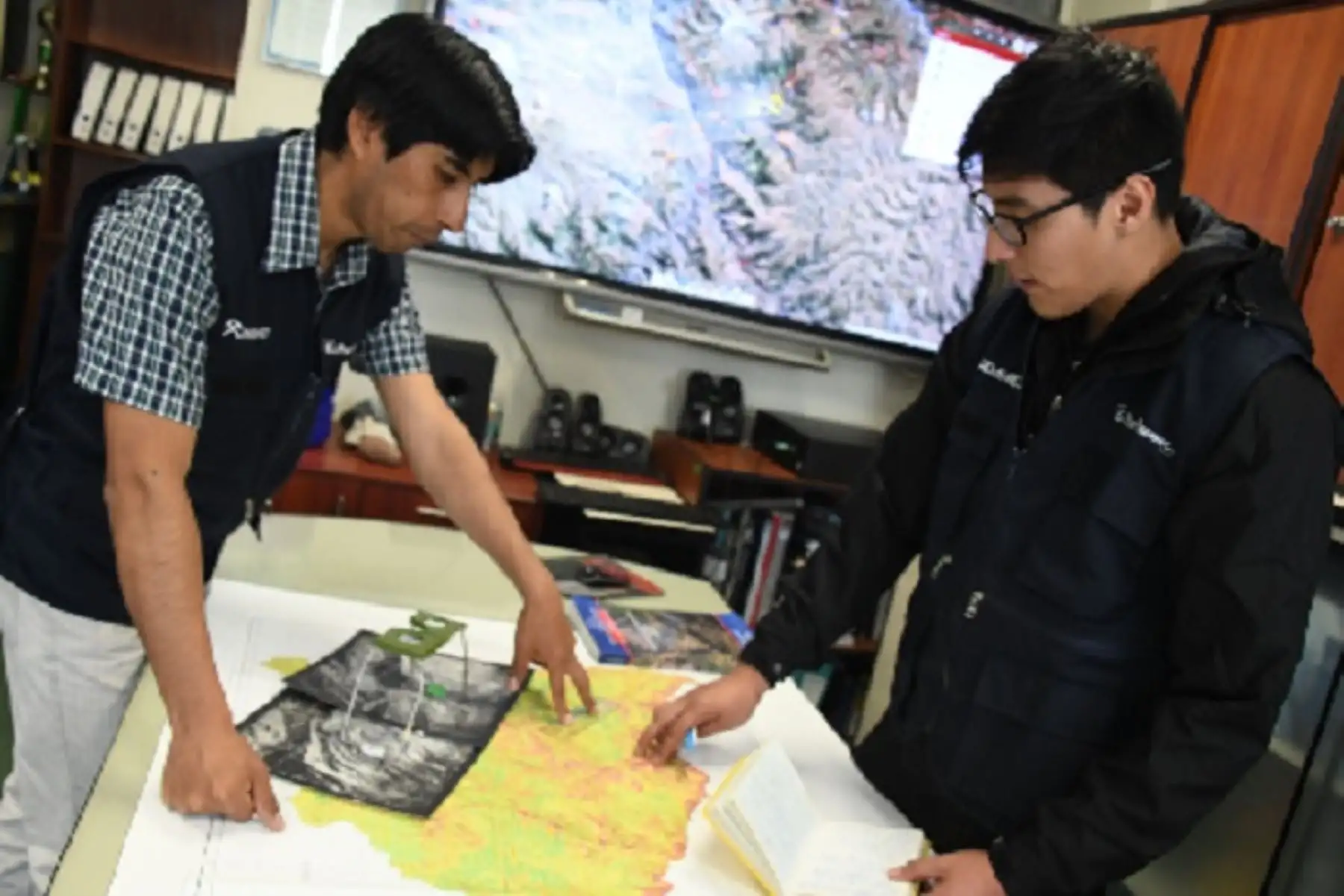 Una brigada del Instituto Geológico, Minero y Metalúrgico (Ingemmet) se dirigirá desde Lima a la región Apurímac, para inspeccionar la zona de afectada por el derrumbe de la ladera este del cerro Chamabayoc, en la margen derecha del río Pachachaca, ubicado en el distrito Huancarama, provincia Andahuaylas.