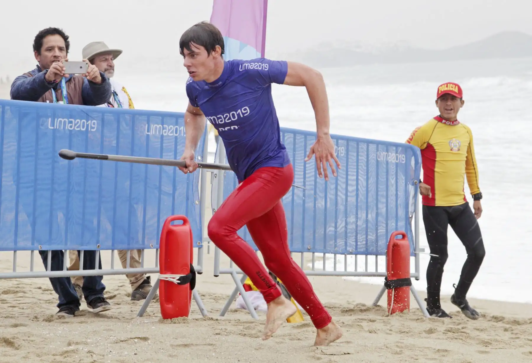 El surfista obtuvo la medalla de bronce en Surf, en la especialidad SUP. Con este logro, el Perú obtiene su primera presea Panamericana en este exigente deporte. Foto: ANDINA/ Lima 2019