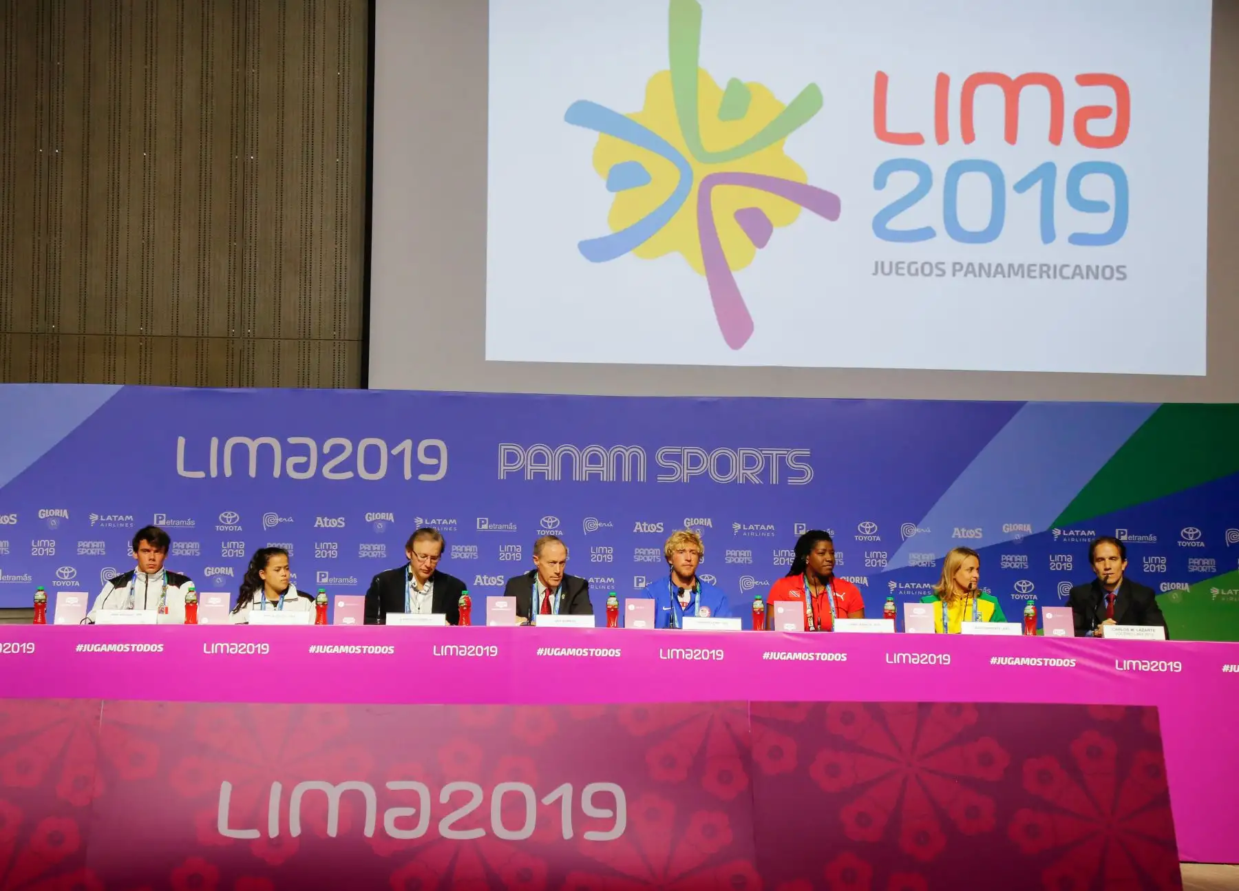 El Presidente de Panam Sports, Neven Ilic, el director general de los Juegos Panamericanos, Alberto Valenzuela y destacados atletas nacionales e internacionales  participan de la reunión informativa de los Juegos Panamericanos Lima 2019.
Foto: Lima 2019