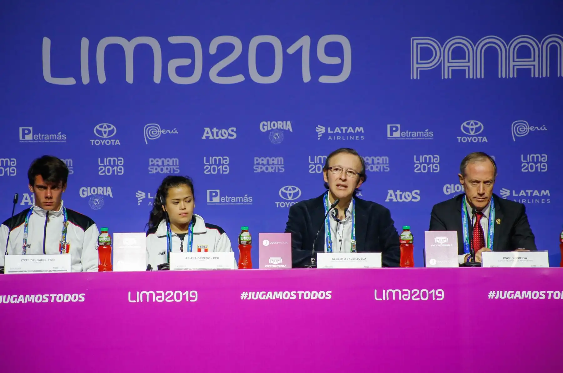 El Presidente de Panam Sports, Neven Ilic, el director general de los Juegos Panamericanos, Alberto Valenzuela y destacados atletas nacionales e internacionales  participan de la reunión informativa de los Juegos Panamericanos Lima 2019.
Foto: Lima 2019
