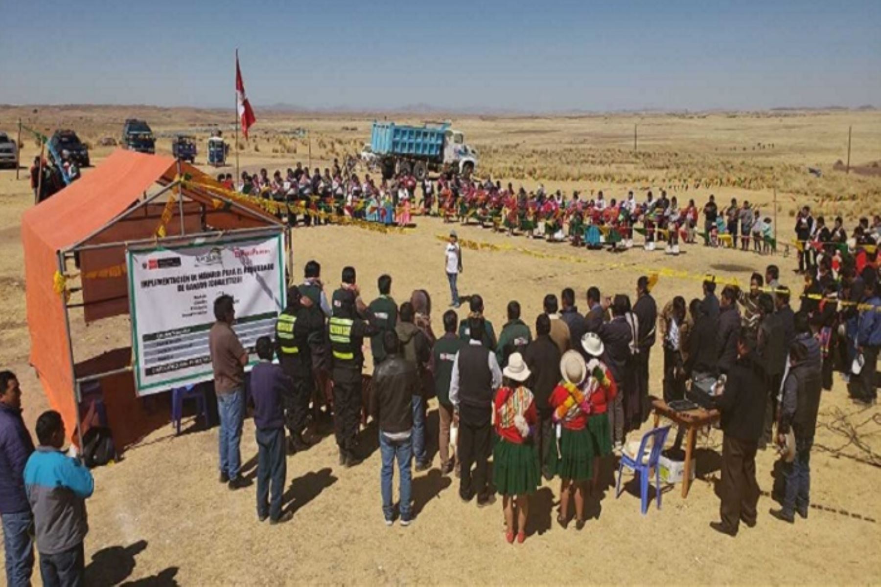 En varios distritos de la región Puno, el Ministerio de Agricultura y Riego (Minagri) continúa con la implementación de cobertizos para la protección del ganado ovino y de alpacas ante las bajas temperaturas.