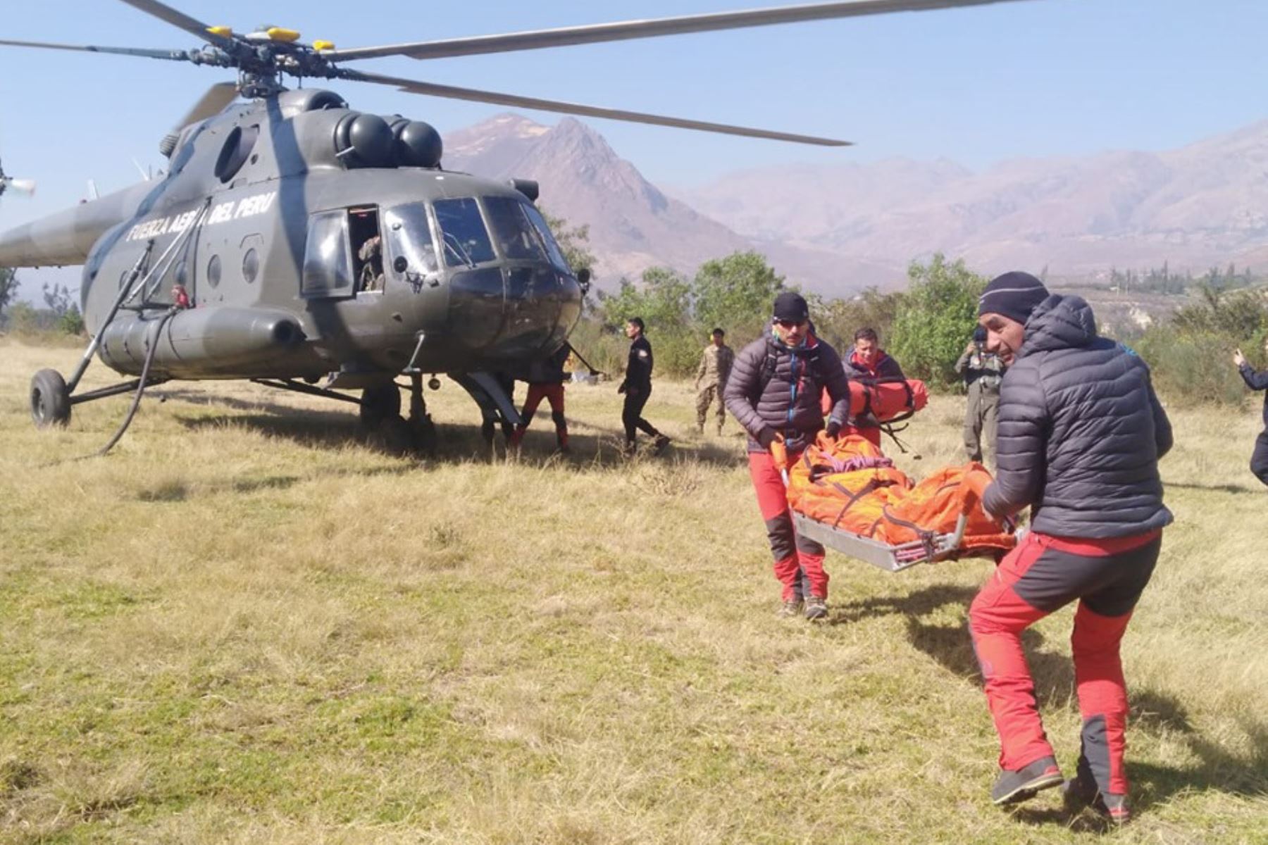 Efectivos del Departamento de Alta Montaña de la Policía Nacional, con sede en Huaraz, rescataron el cuerpo del turista francés Tom Francis Fredeire Fereol. Foto: ANDINA/Gonzalo Horna