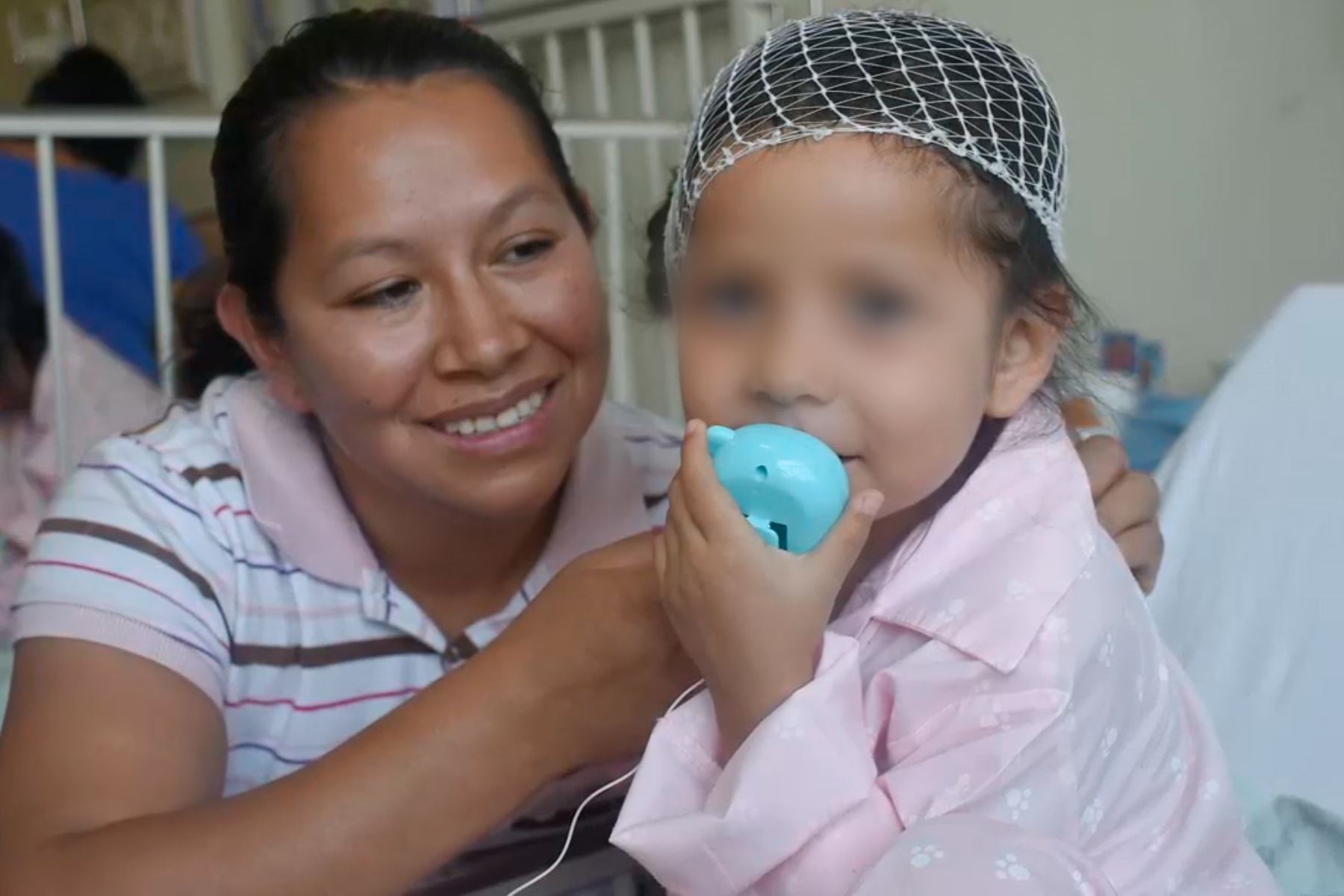La pequeña Romina superó la sordera gracias a implante coclear financiado por el SIS. Foto: Andina/Difusión