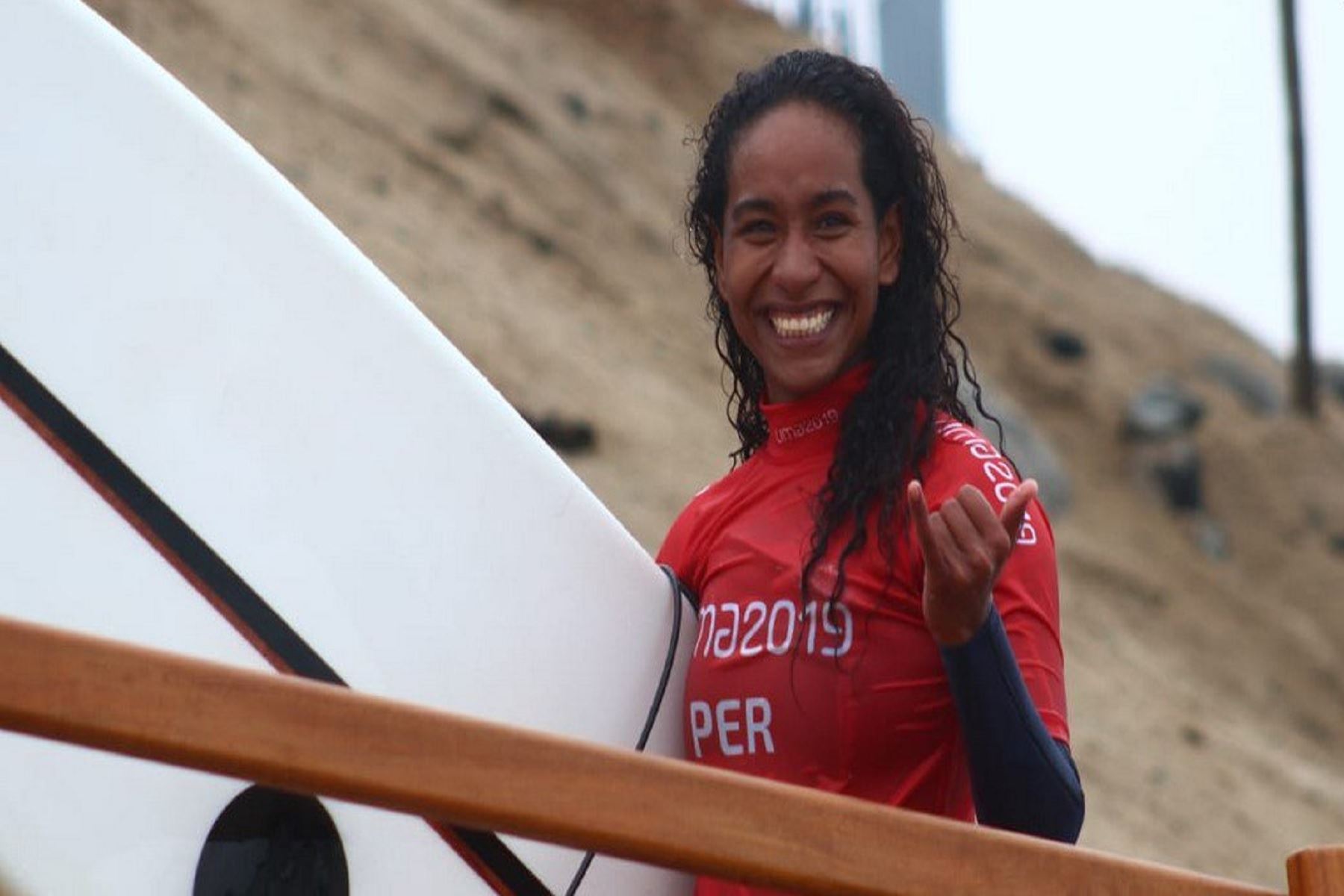 Maria Fernanda Reyes se lleva la medalla de plata en longboard. Foto: Twitter/@COP_Peru