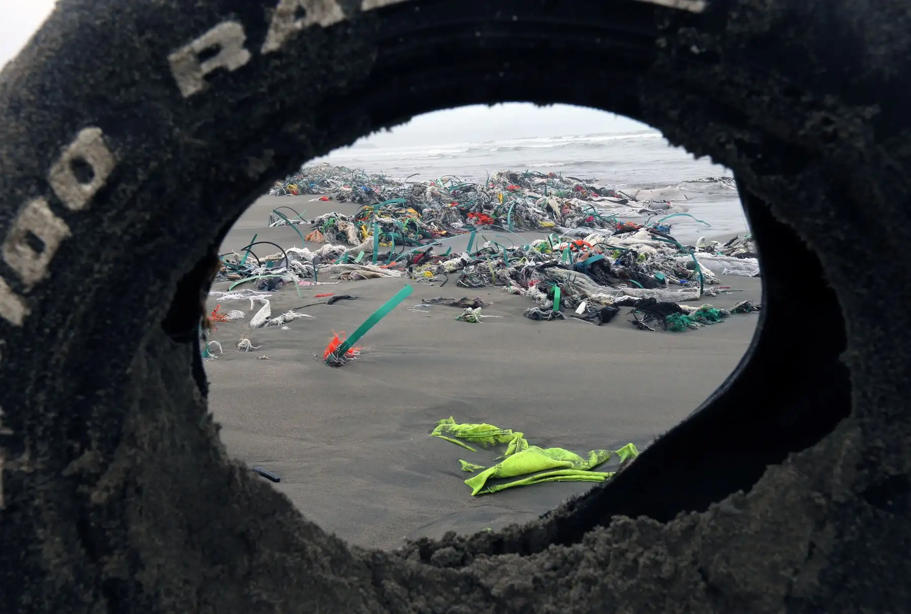 Contaminación en la playa Cavero en el distrito de Ventanilla se encuentra repleta  de plasticos  y desechos  .Foto: ANDINA/Norman Córdova