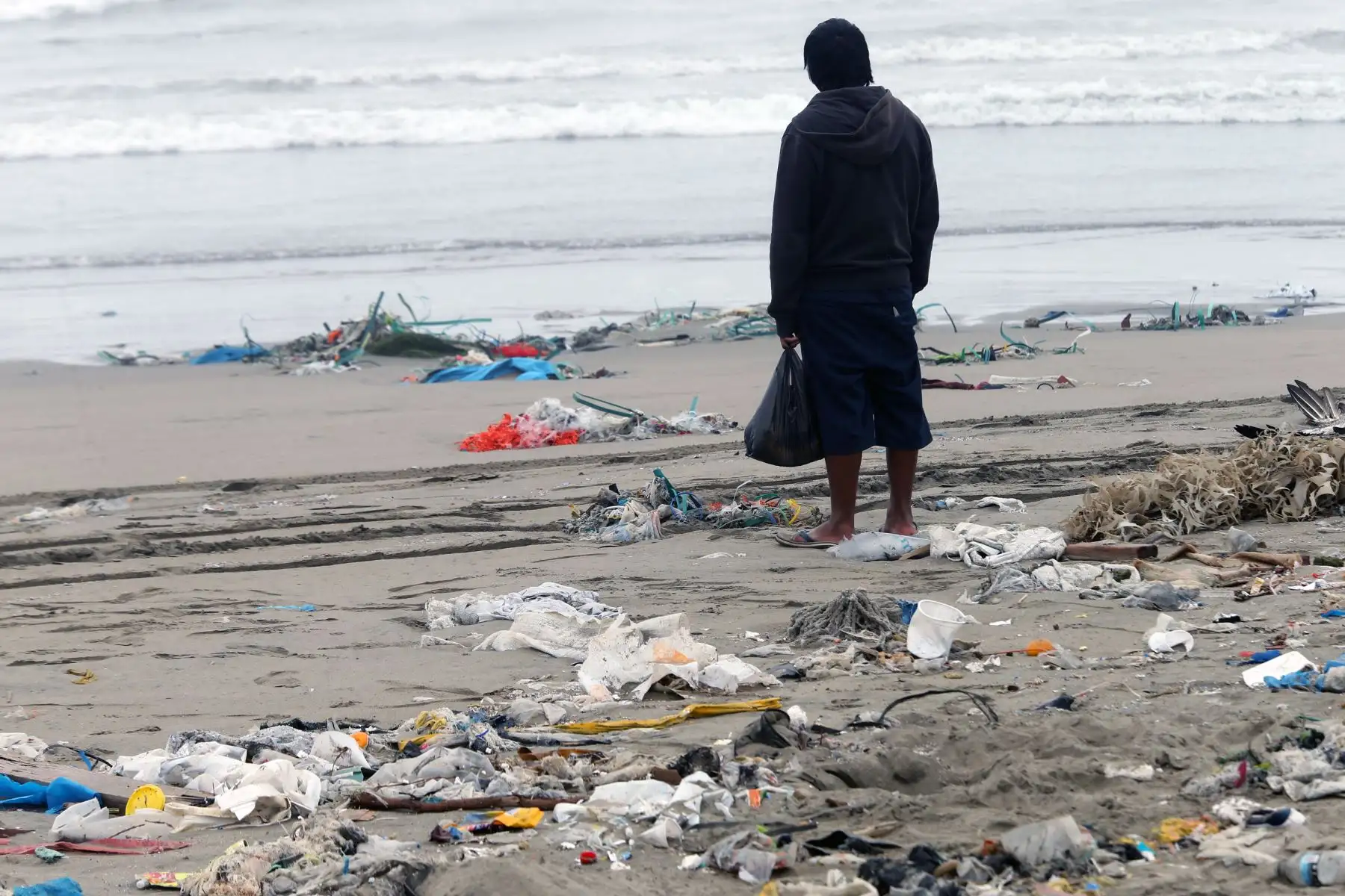 Contaminación en la playa Cavero, en el distrito de Ventanilla (imagen de archivo). Foto: ANDINA/Norman Córdova