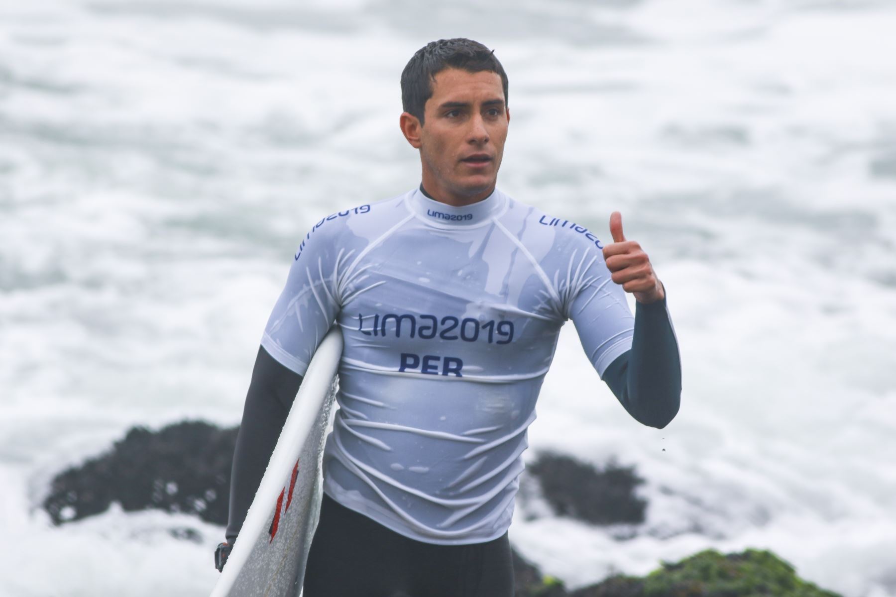 Luca Mesinas logró la medalla de oro en la modalidad Surf Open. Foto: ANDINA/Lima2019