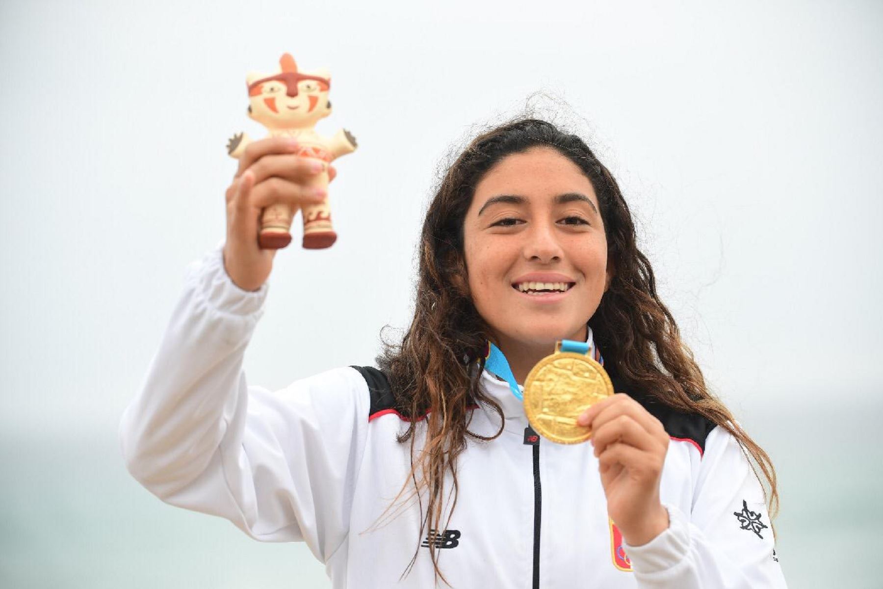 Daniella Rosas logró la medalla de oro en surf. Foto: Twitter/Panam Sports