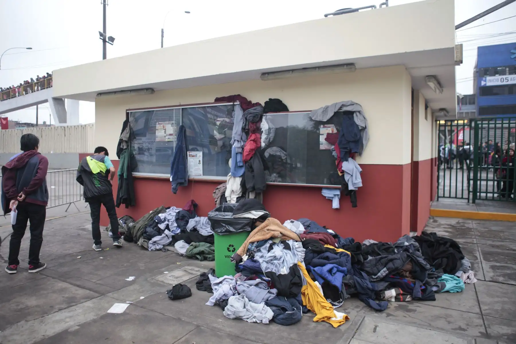 Examen de admisión a la Universidad de Ingeniería (UNI). Postulantes están prohibidos ingresar vestidos con poleras.
Foto: ANDINA/Miguel Mejía Castro
