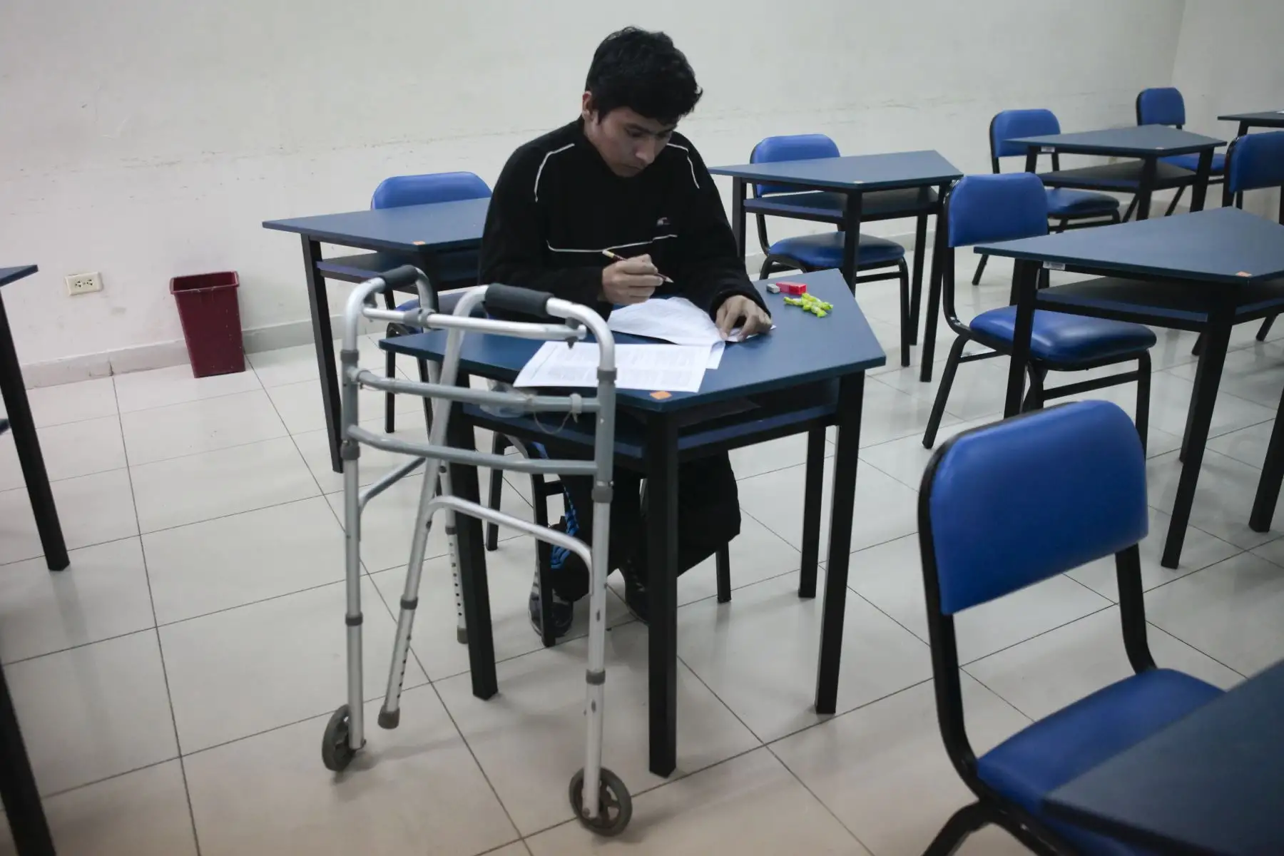 Examen de admisión a la Universidad de Ingeniería (UNI).Aula para postulantes con habilidades diferentes.
Foto: ANDINA/Miguel Mejía Castro