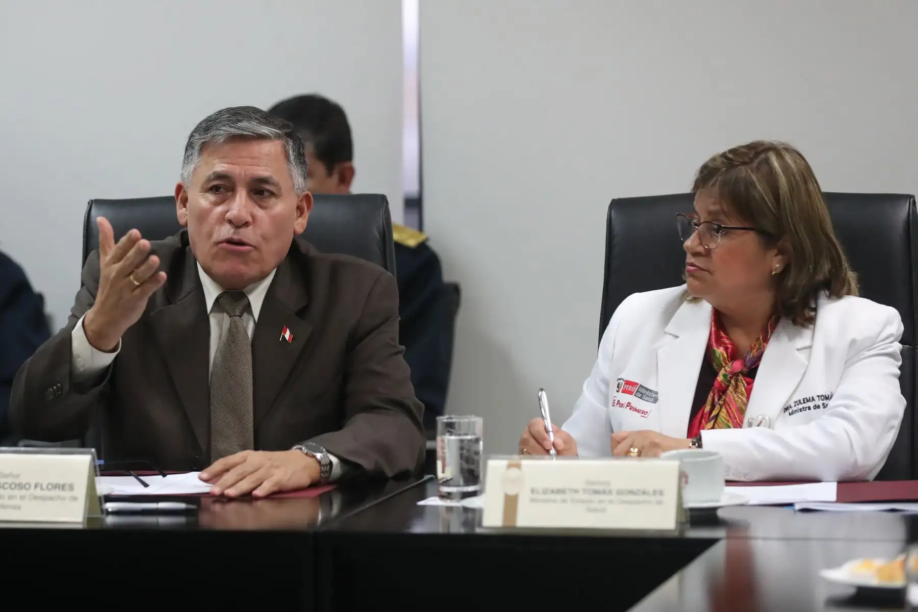 Ministro de Defensa, Jorge Moscoso Flores y Ministra de Salud, Zulema Tomás Gonzáles se reunieron para reforzar trabajo articulado entre ambos sectores.
Foto: MINDEF