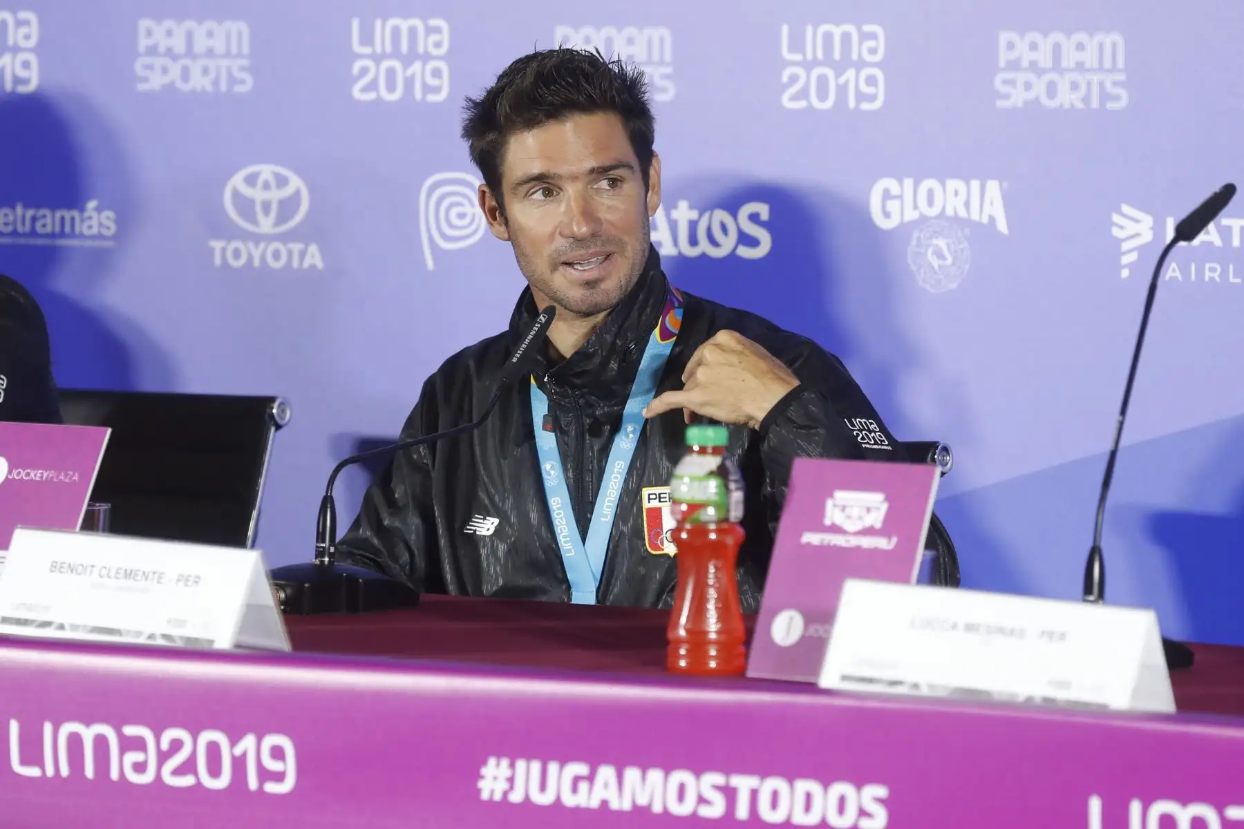 Piccolo Clemente, medalla de oro en longboard en los juegos Panamericanos Lima 2019, durante conferencia de prensa. Foto: ANDINA/Josue Ramos