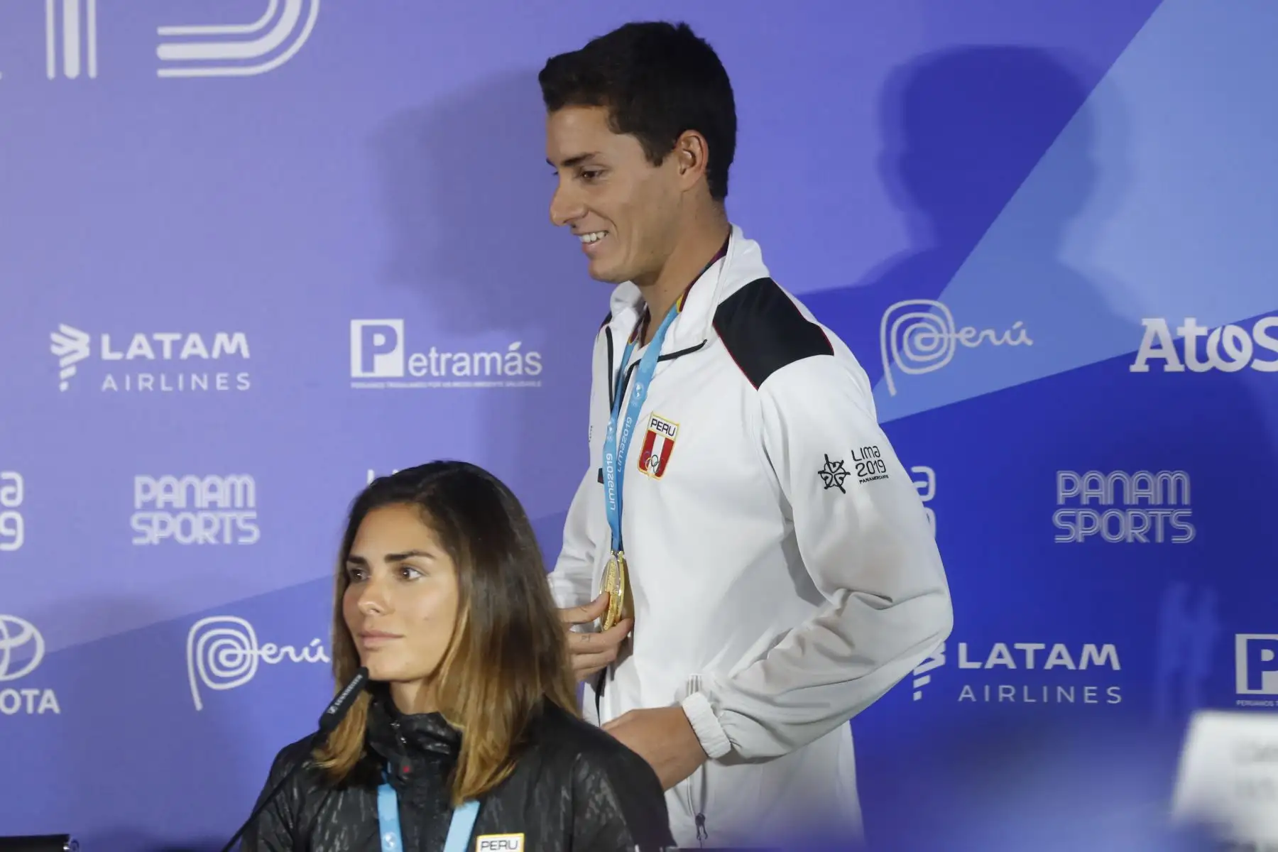Lucca Mesinas y Vania Torres   medallistas de surf en los juegos Panamericanos Lima 2019. Foto: ANDINA/Josue Ramos