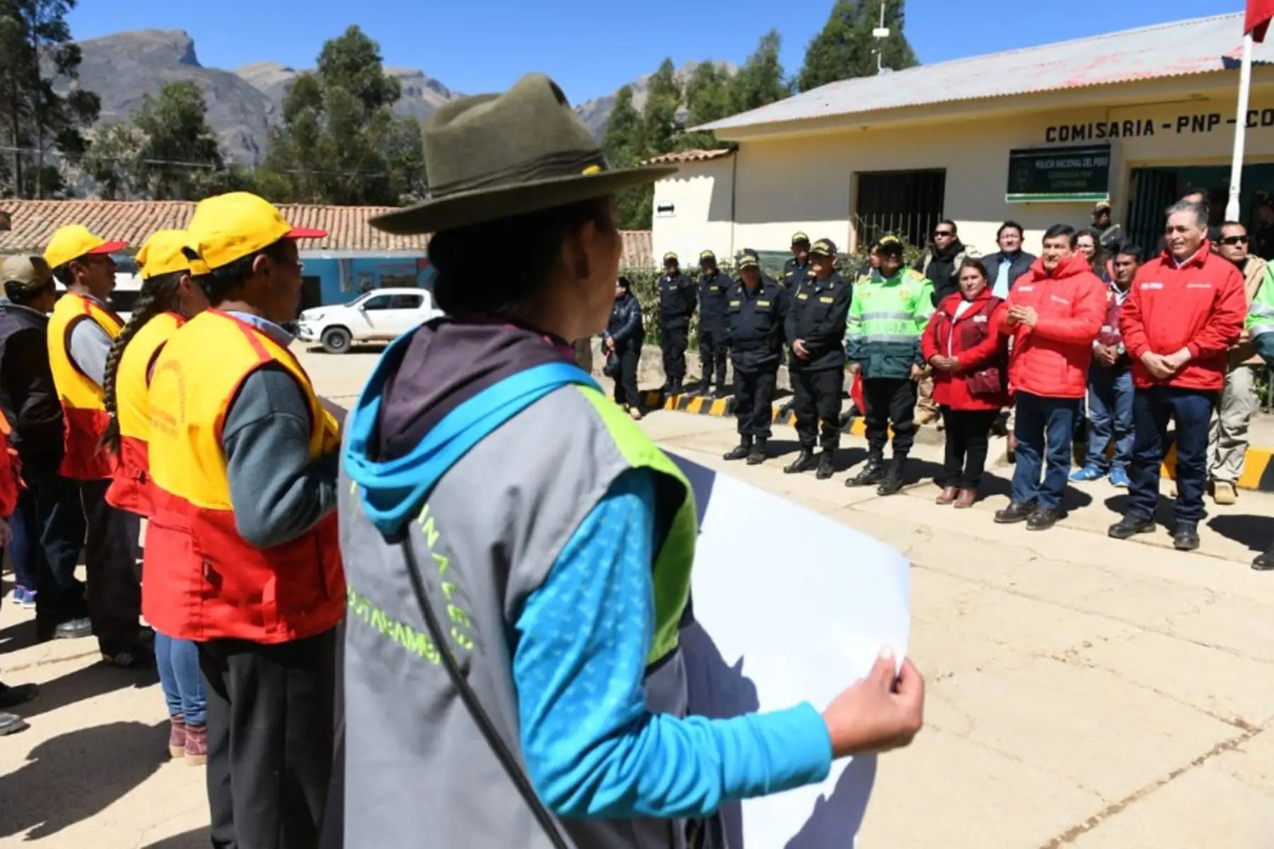 Ministro del Interior, CarlosMorán, se reúne con pobladores de los distritos de Cotabambas, Tambobamba, Challhuahuacho, Haquira, Coyllurqui, Mara y Progreso en Apurímac para escuchar demandas.
Foto: MININTER
