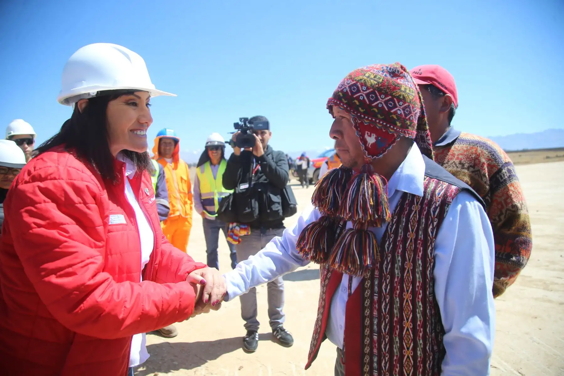 Titular de Transportes y Comunicaciones , María Jara Risco Supervisa los trabajos de remoción de tierras del Primer Aeropuerto Verde del Perú  en Chinchero - Cusco.
Foto:MTC