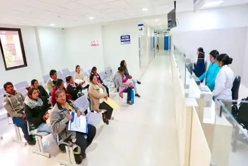 Más de 65,000 pobladores de Huamanga y de otras zonas de la región Ayacucho se beneficiarán con el nuevo Hospital Regional Miguel Ángel Mariscal Llerena, que posee moderna infraestructura, equipamiento de última generación y personal comprometido, afirmó la ministra de Salud, Zulema Tomás, tras visitar los ambientes de este nosocomio.