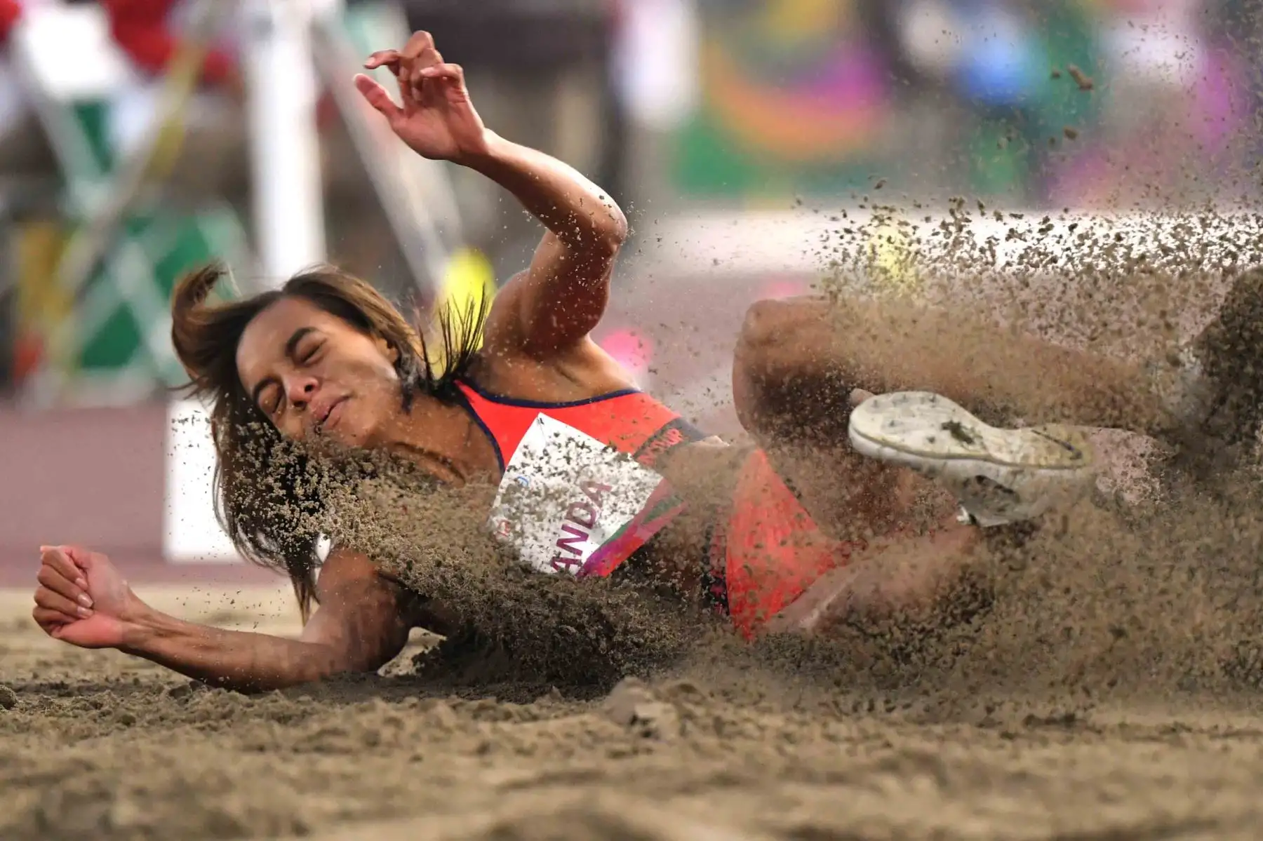 La panameña Nathalee Aranda compite en la final de atletismo femenino de salto de longitud en los Juegos Panamericanos de Lima 2019.
Foto: AFP