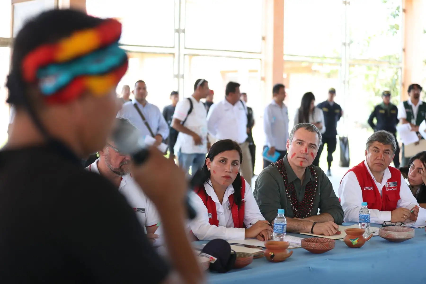 Presidente del Consejo de Ministros, Salvador del Solar y autoridades del Ejecutivo en reunión con representantes de las comunidades nativas de la región Loreto.
Foto: PCM