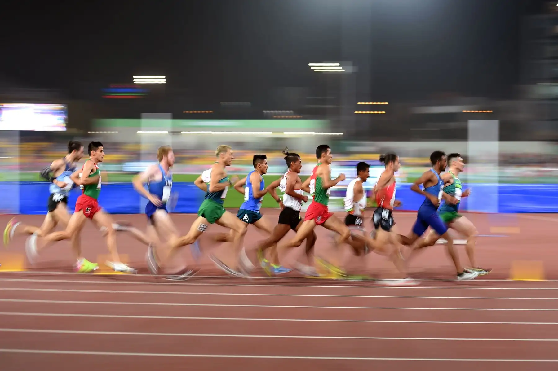 Los atletas compiten en la final de 5000m de atletismo masculino en los Juegos Panamericanos de Lima 2019.
Foto:AFP