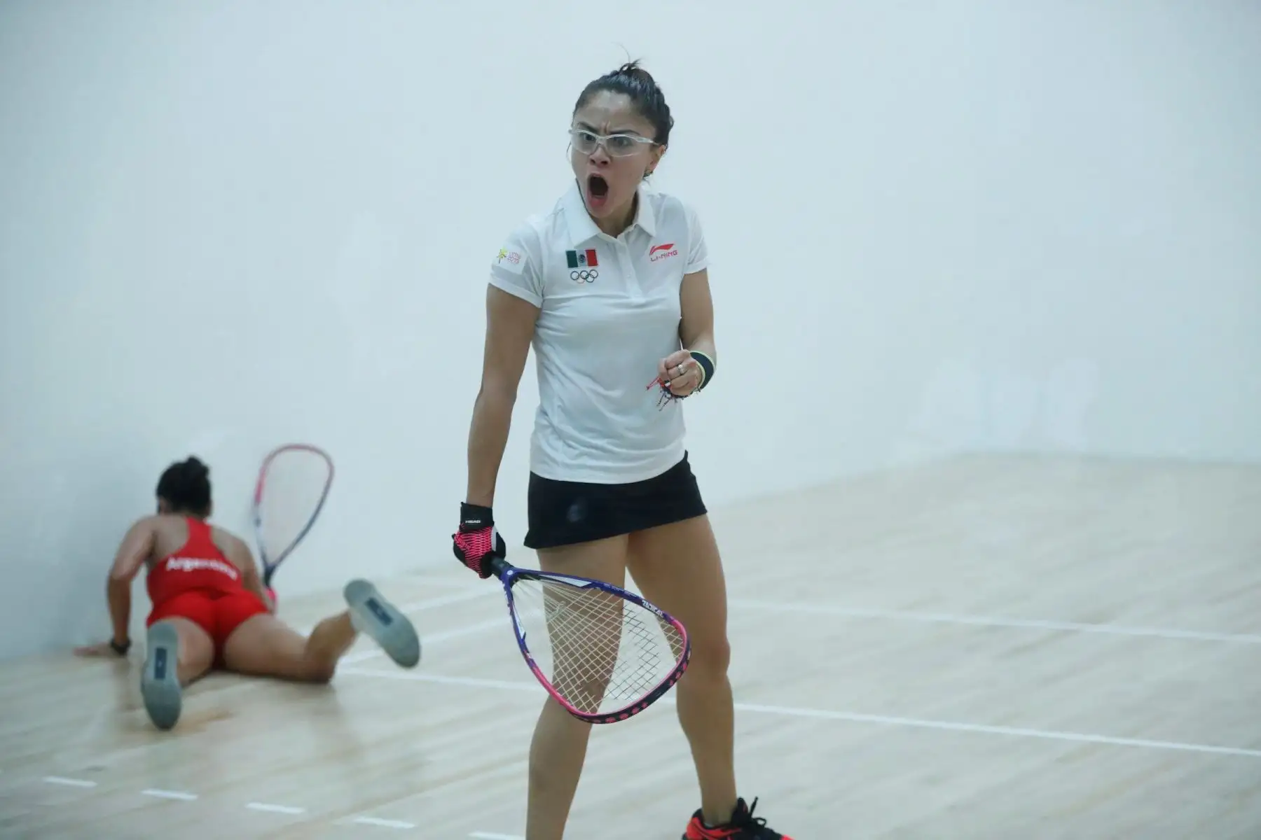 Paola Longoria de México, oro, celebra este miércoles su victoria durante la final de Raquetbol Femenino en los Juegos Panamericanos Lima 2019. EFE