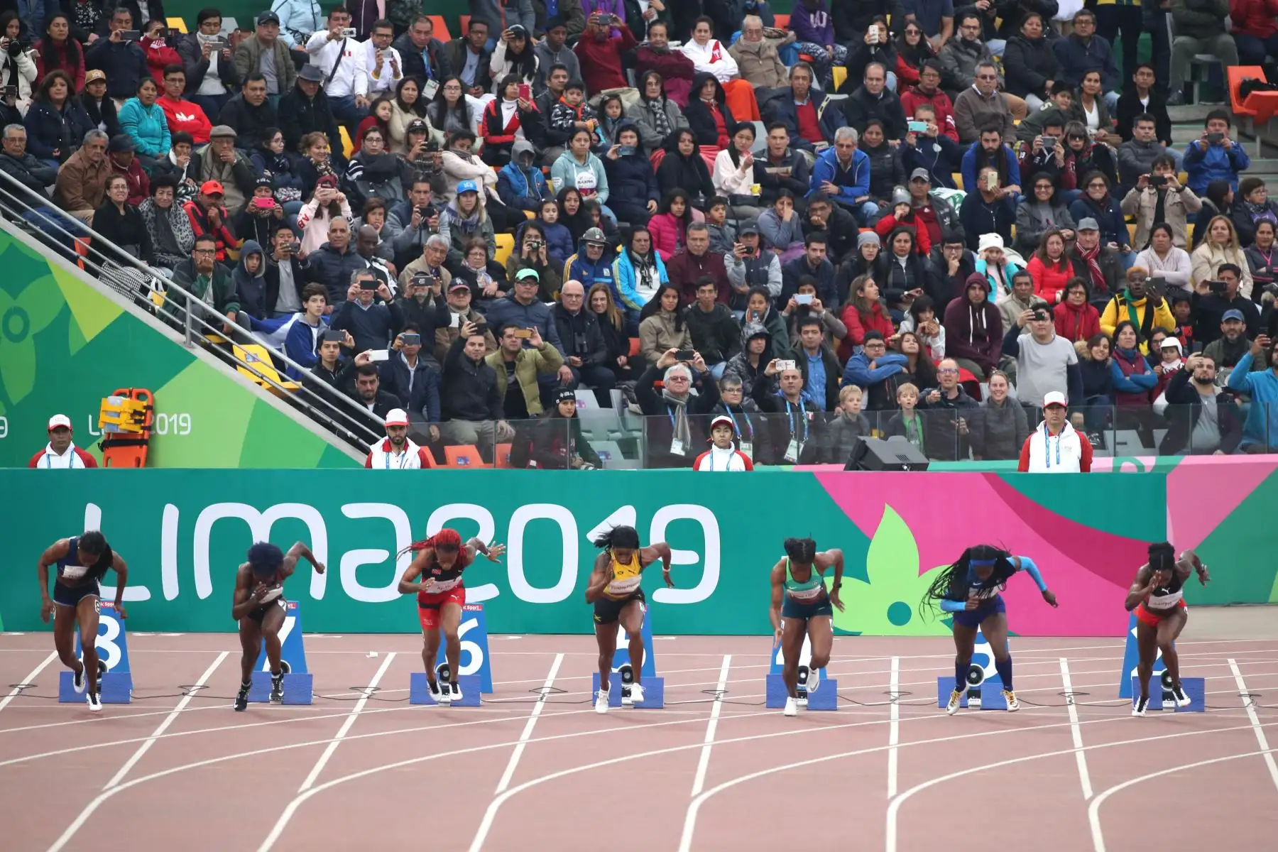 Atletas compiten  en 100m femenino en los Juegos Panamericanos Lima 2019.
Foto: EFE