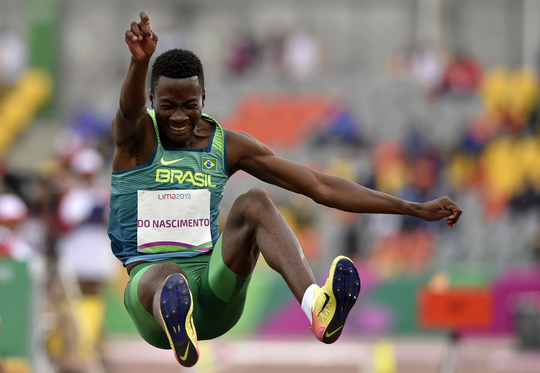 El brasileño Alexsandro Do Nascimento compite en la final de salto de longitud masculino de atletismo durante los Juegos Panamericanos de Lima 2019.
Foto: AFP