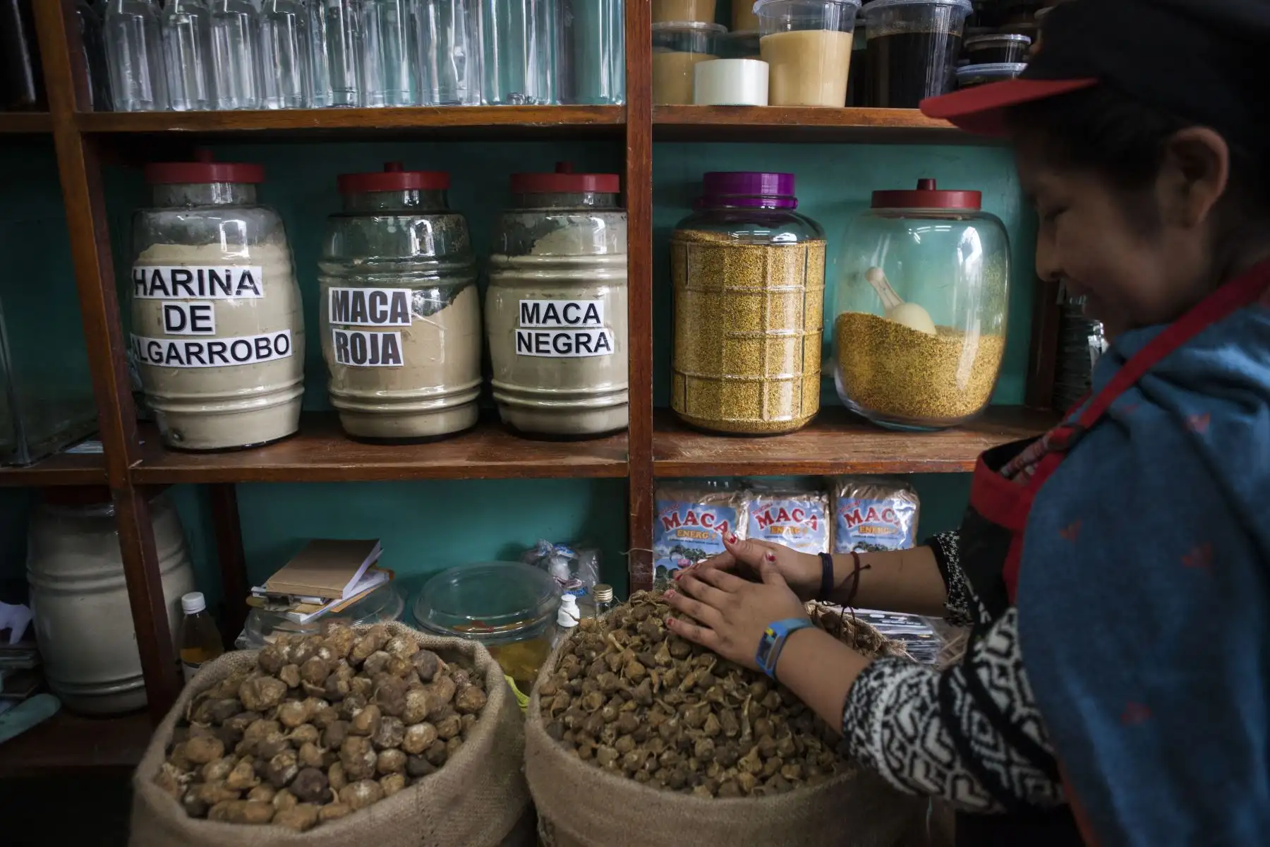 Venta de maca y derivados, raíz andina con propiedades energéticas y curativas. 
Foto: ANDINA/Miguel Mejía Castro