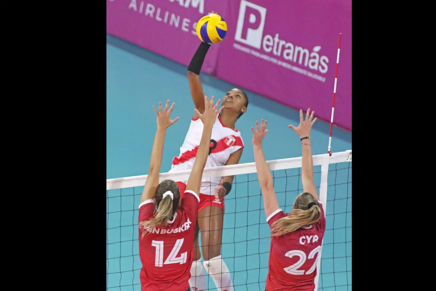 Perú gana a Canadá en el Voleibol femenino en el Polideportivo del Callao. Foto: ANDINA/Lima 2019