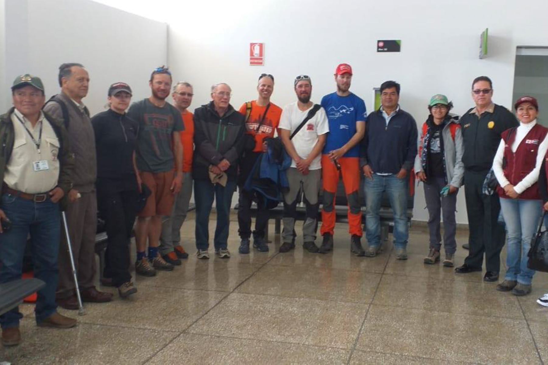 Policía evacúa a grupo de científicos que investigaba en el nevado Huascarán, en Áncash, por razones de seguridad.