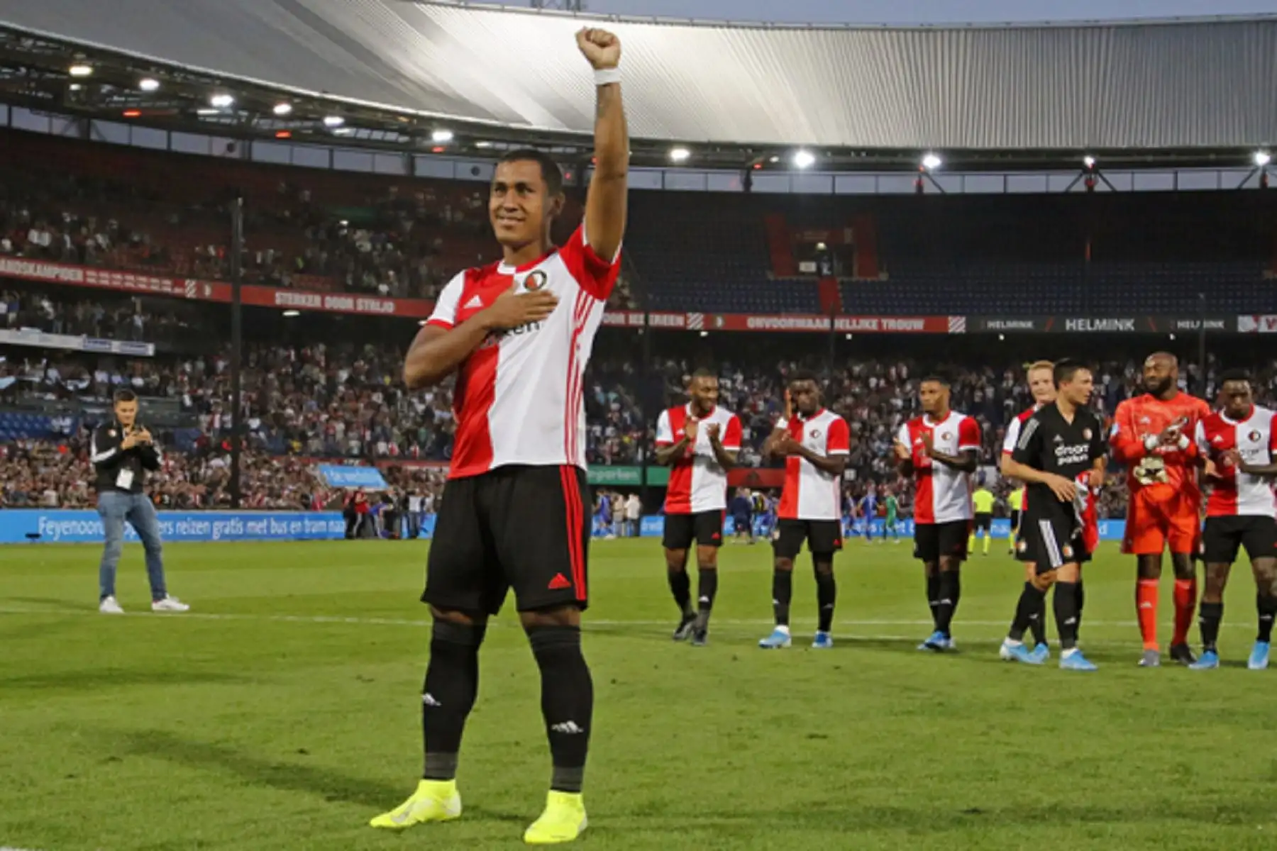 Renato Tapia jugó 77 minutos en el triunfo del Feyenoord. Foto: Feyenoord