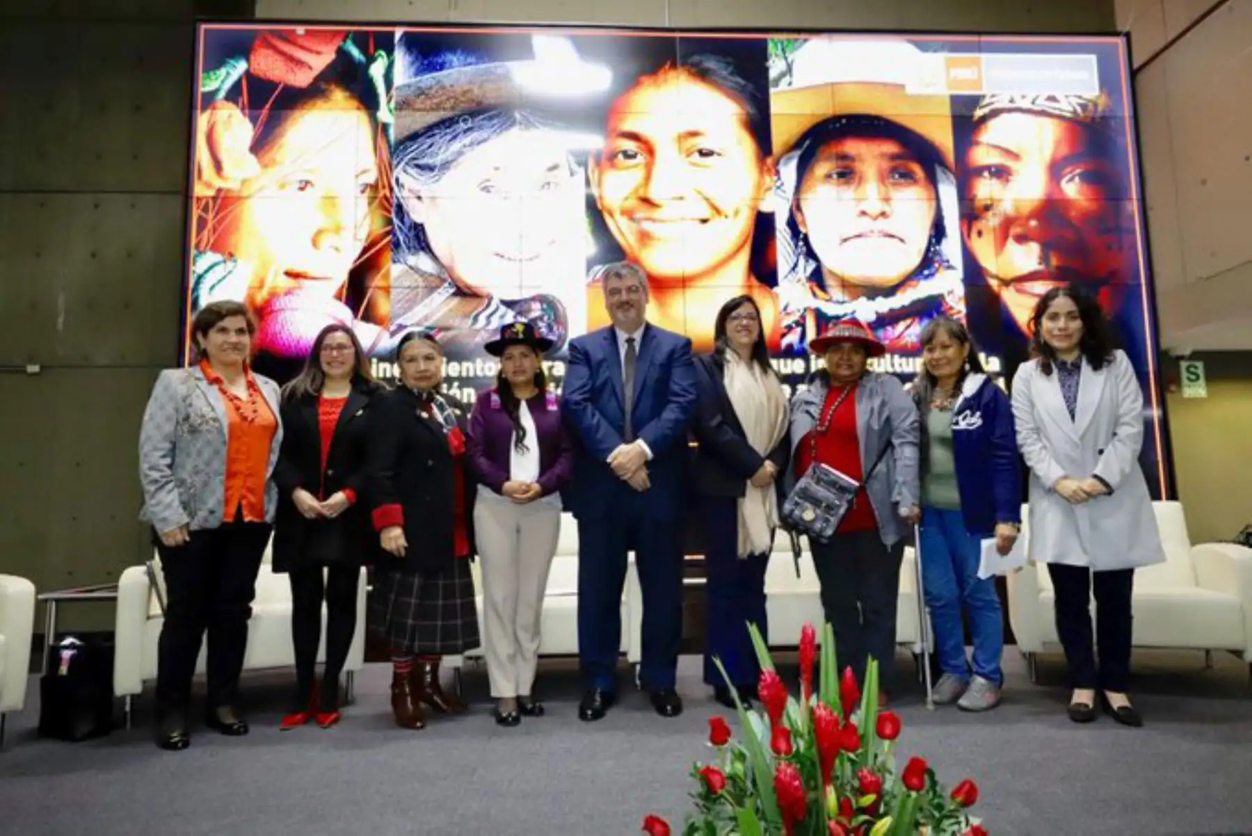 El ministro de Cultura, Luis Jaime Castillo, participa en el conversatorio “Desarrollo integral de los pueblos indígenas u originarios: mujeres indígenas en el Perú” .