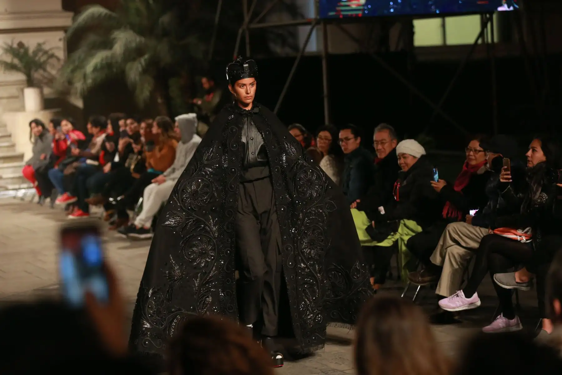 Desfile de indumentaria inspirada en la cultura peruana con los ganadores de uno de los proyectos culturales que convocó Culturaymi. Foto.ANDINA/ Jhony Laurente
