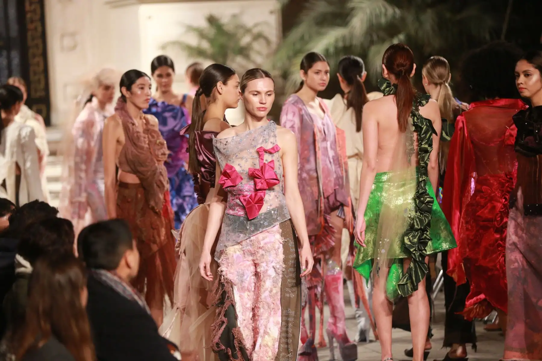 Desfile de indumentaria inspirada en la cultura peruana con los ganadores de uno de los proyectos culturales que convocó Culturaymi. Foto.ANDINA/ Jhony Laurente