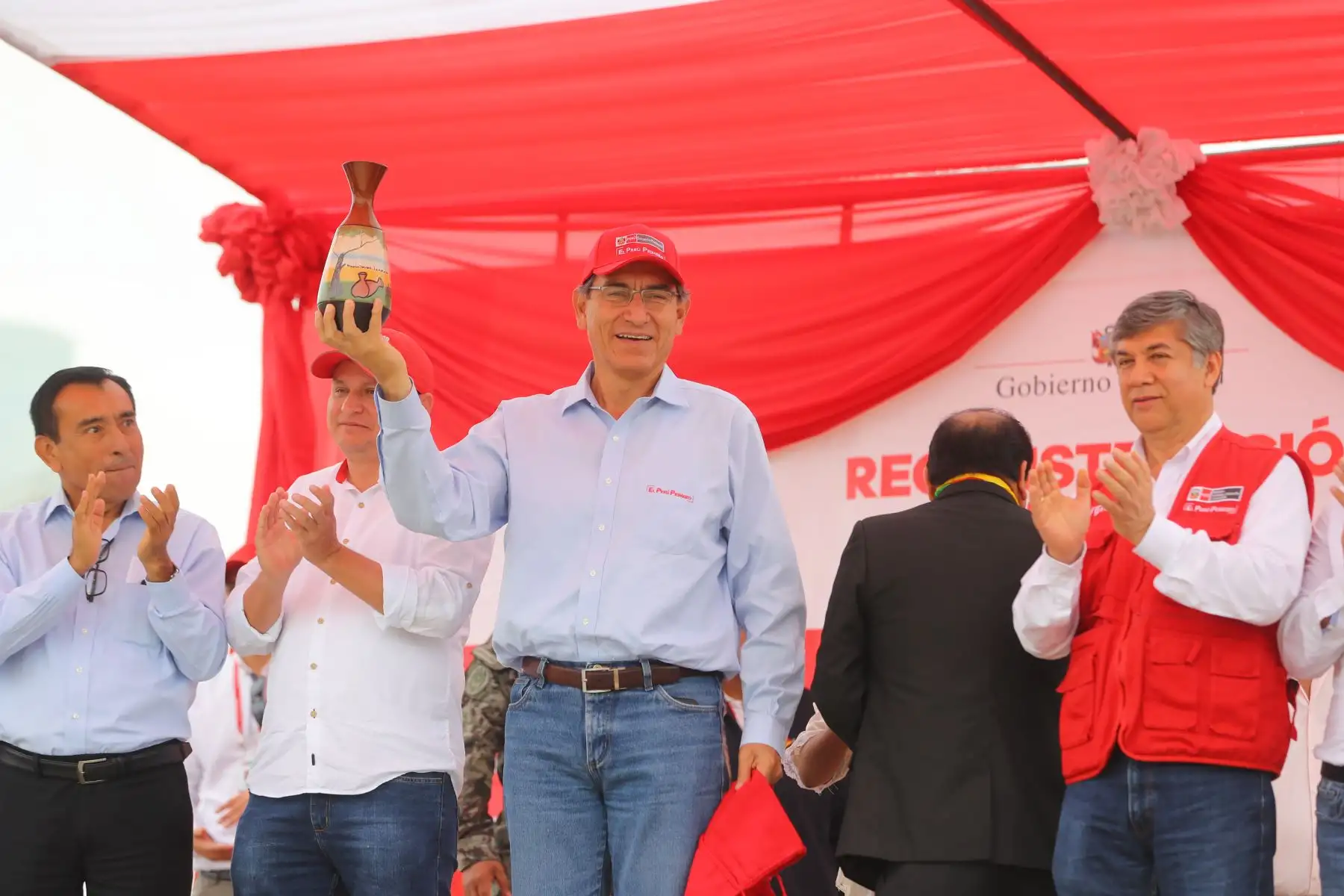Presidente Vizcarra en distrito de La Matanza en Piura, entrega pistas tras la reconstrucción con cambios. Foto: ANDINA/Prensa Presidencia