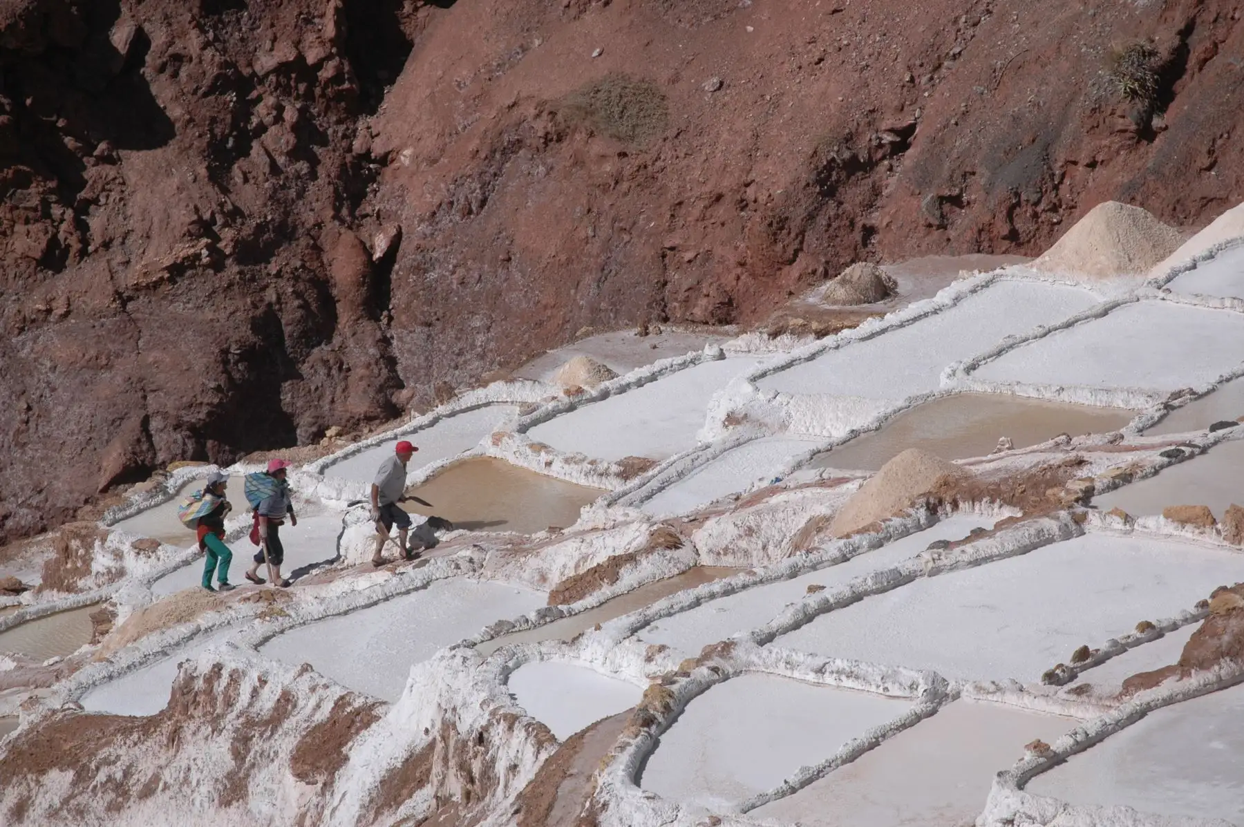 Se puede llegar allá a pie por un camino de herradura, o también se puede llegar en auto por una carretera afirmada. Foto: ANDINA/archivo