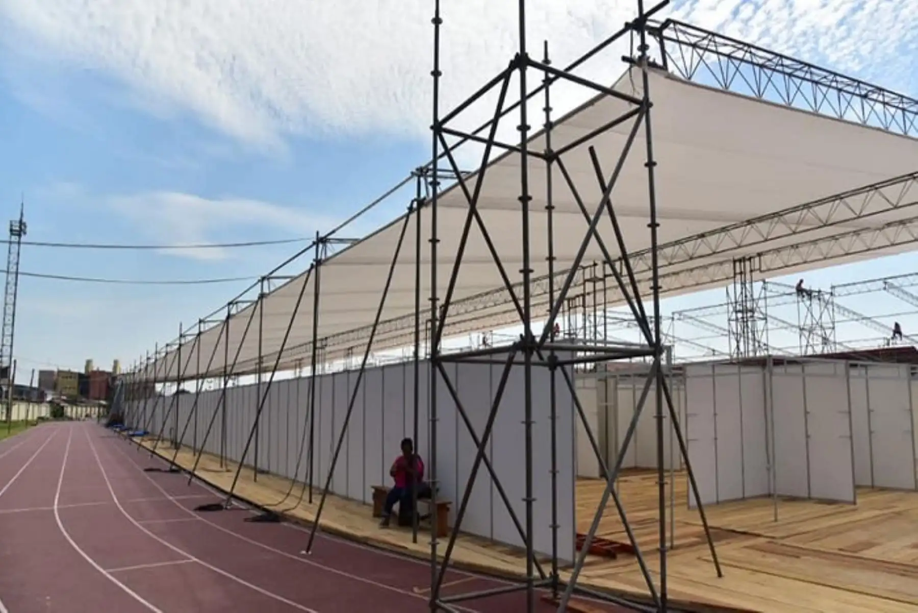 A seis días del inicio de la Expoamazónica 2019, el gobernador regional de Loreto, Elisbán Ochoa, supervisó nuevamente esta mañana las instalaciones en el Colegio Mariscal Oscar Benavides, donde se desarrollará el evento más importante de la Amazonía peruana y resaltó que ya se han vendido todos los stands.