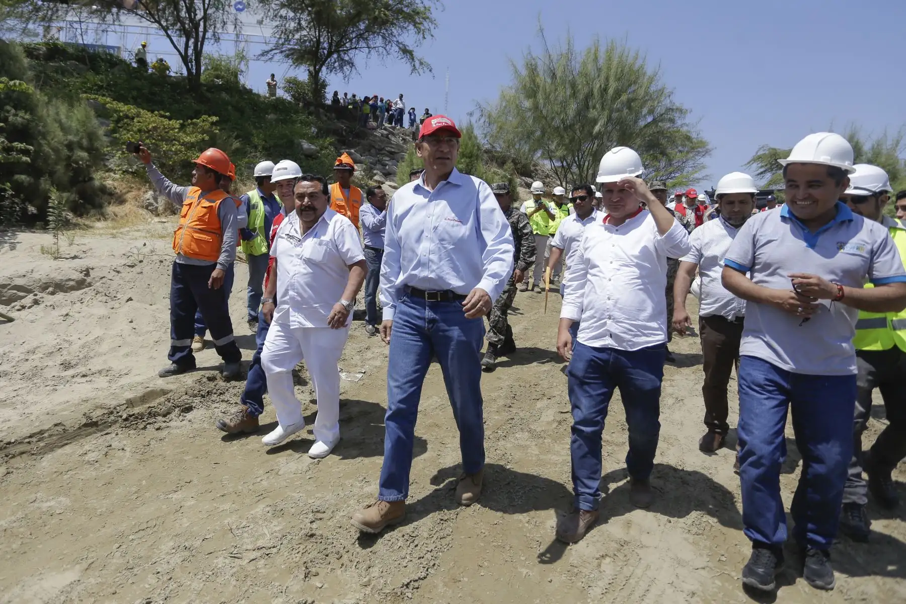 Presidente Vizcarra entrega cheques para el  mejoramiento del Servicio de Protección Contra Inundaciones de Piura y Castilla, Margen Derecha e izquierda del Río Piura. Foto: ANDINA/Prensa Presidencia