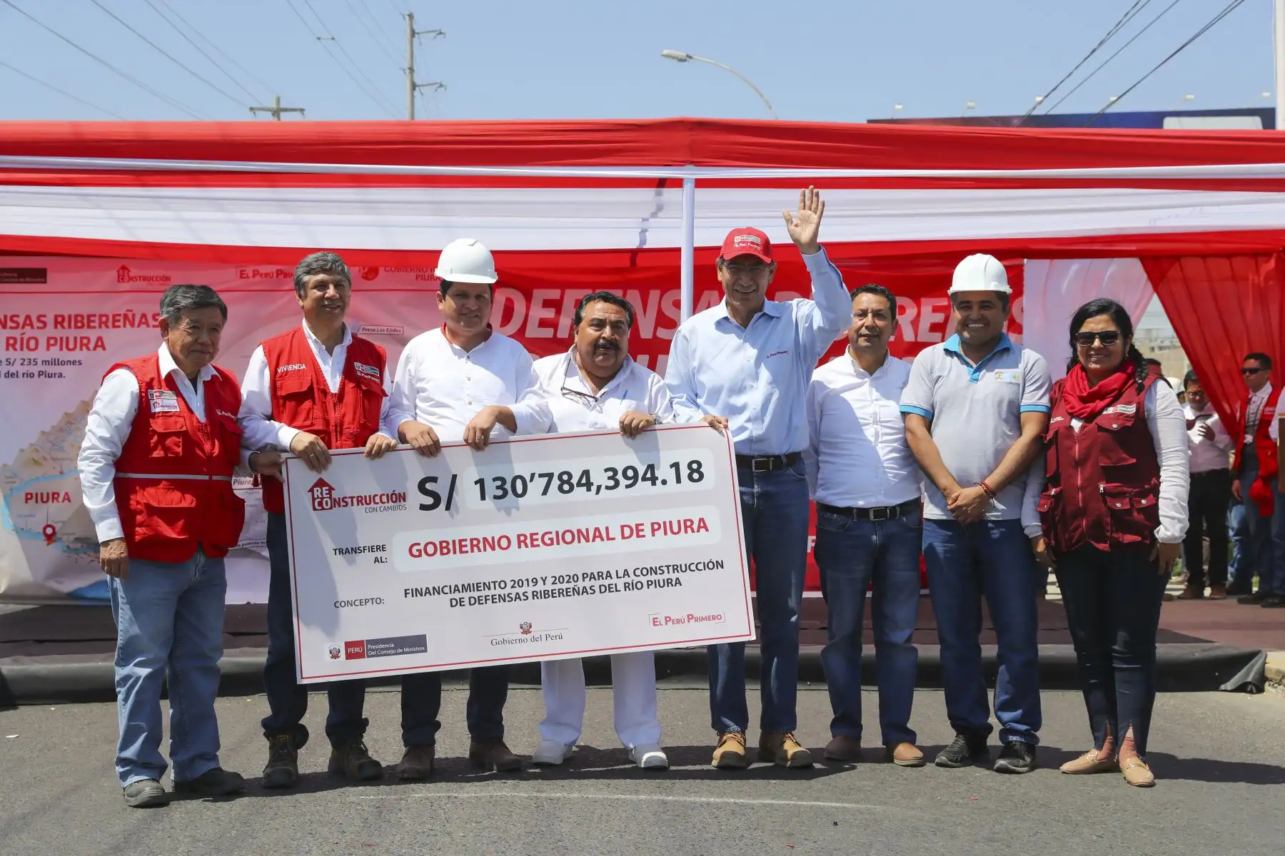Presidente Vizcarra entrega cheques para el  mejoramiento del Servicio de Protección Contra Inundaciones de Piura y Castilla, Margen Derecha e izquierda del Río Piura. Foto: ANDINA/Prensa Presidencia