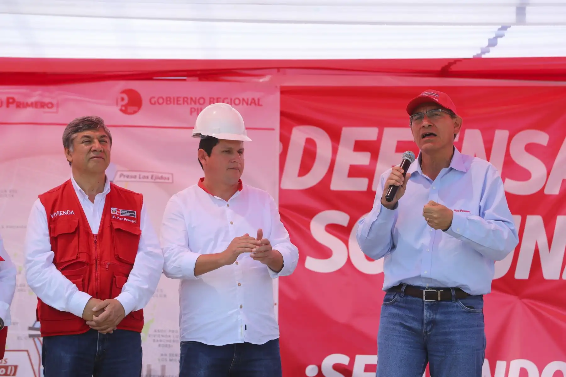 Presidente Vizcarra entrega cheques para el  mejoramiento del Servicio de Protección Contra Inundaciones de Piura y Castilla, Margen Derecha e izquierda del Río Piura. Foto: ANDINA/Prensa Presidencia