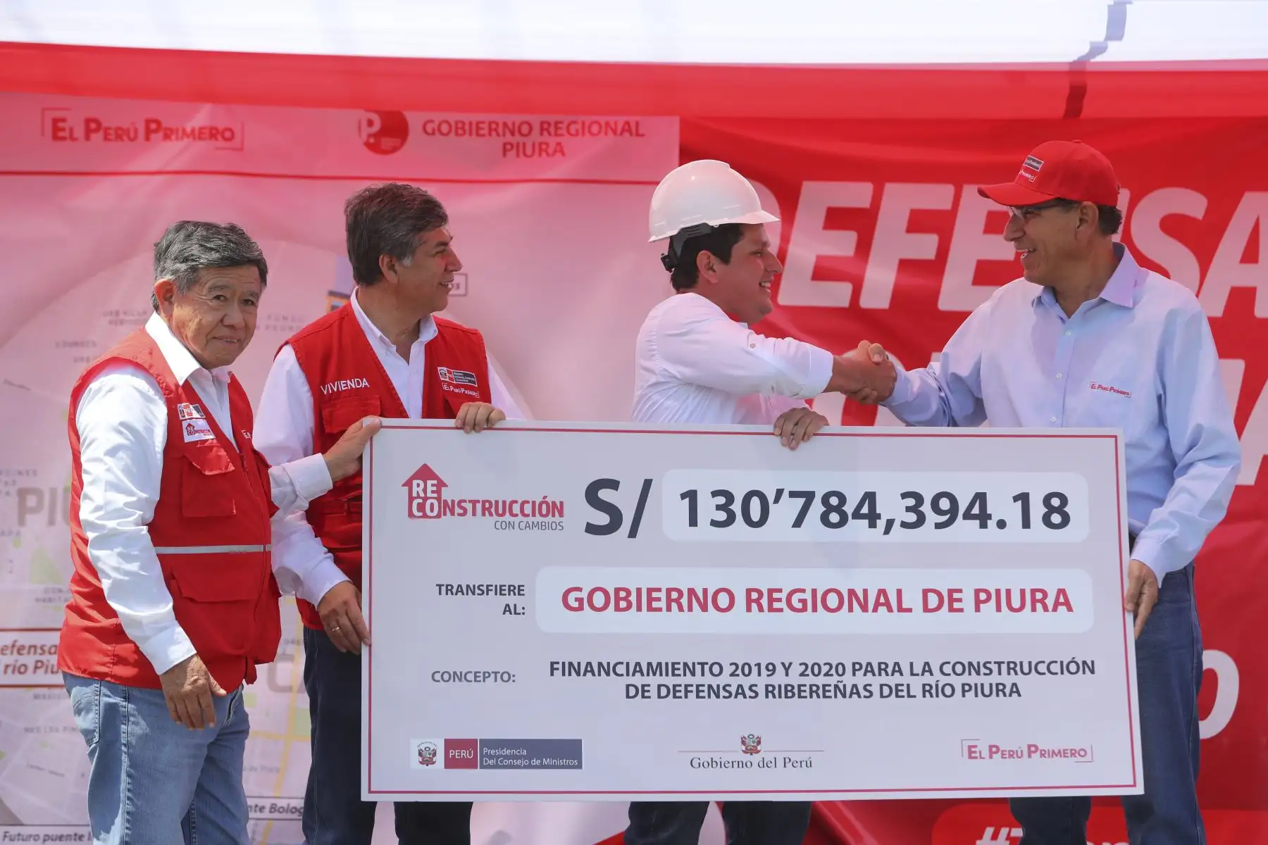 Presidente Vizcarra entrega cheques para el  mejoramiento del Servicio de Protección Contra Inundaciones de Piura y Castilla, Margen Derecha e izquierda del Río Piura. Foto: ANDINA/Prensa Presidencia