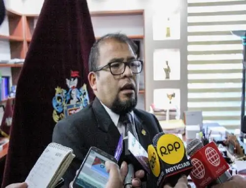El alcalde de Arequipa, Omar Candia Aguilar, saludó la decisión del Ministerio de Energía y Minas de suspender la licencia de construcción del proyecto Tía María, y añadió que esta noticia es un compromiso concreto que el presidente de la República, Martín Vizcarra, asumió con los arequipeños demostrando su vocación democrática.