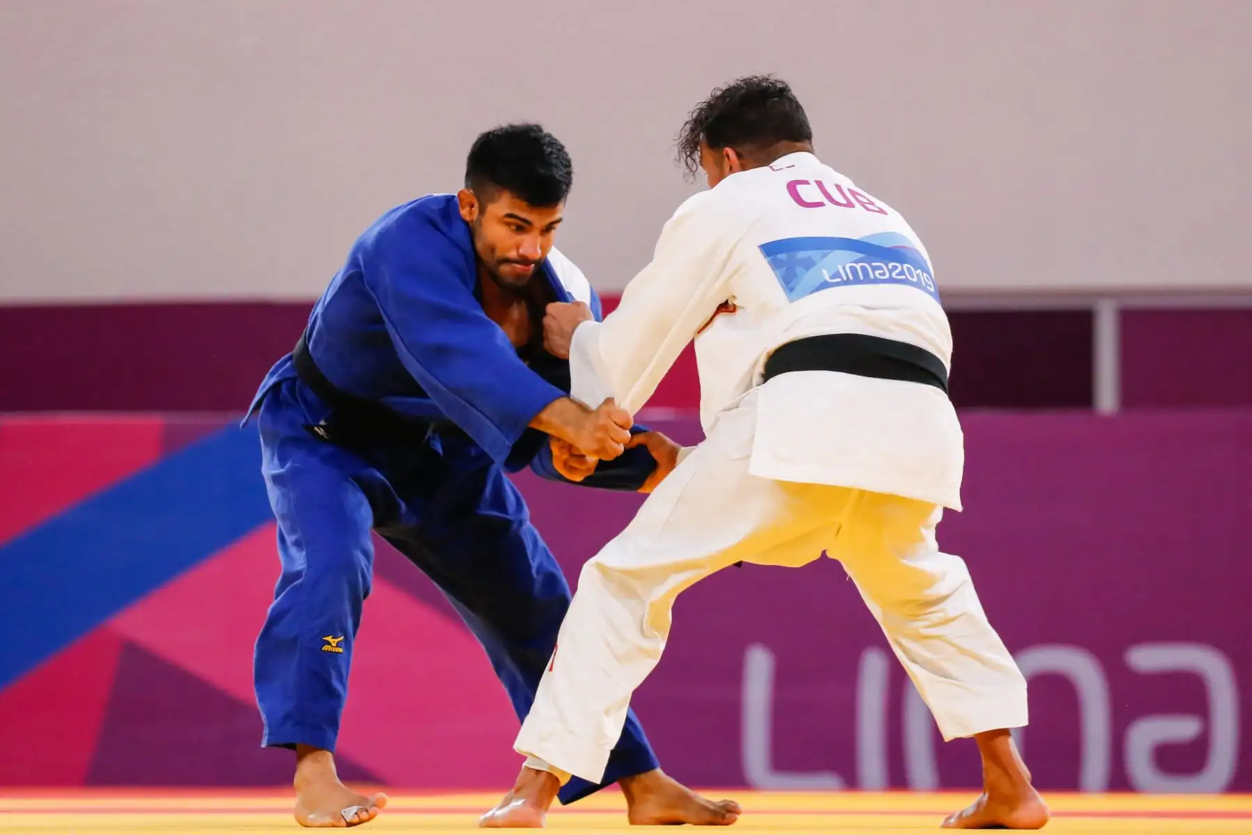 El peruano Alonso Wong celebra después de derrotar al mexicano Eduardo Araujo en los Juegos Panamericanos de Lima 2019 Judo Masculino -73 kg Semifinal Foto:ANDINA/Lima 2019