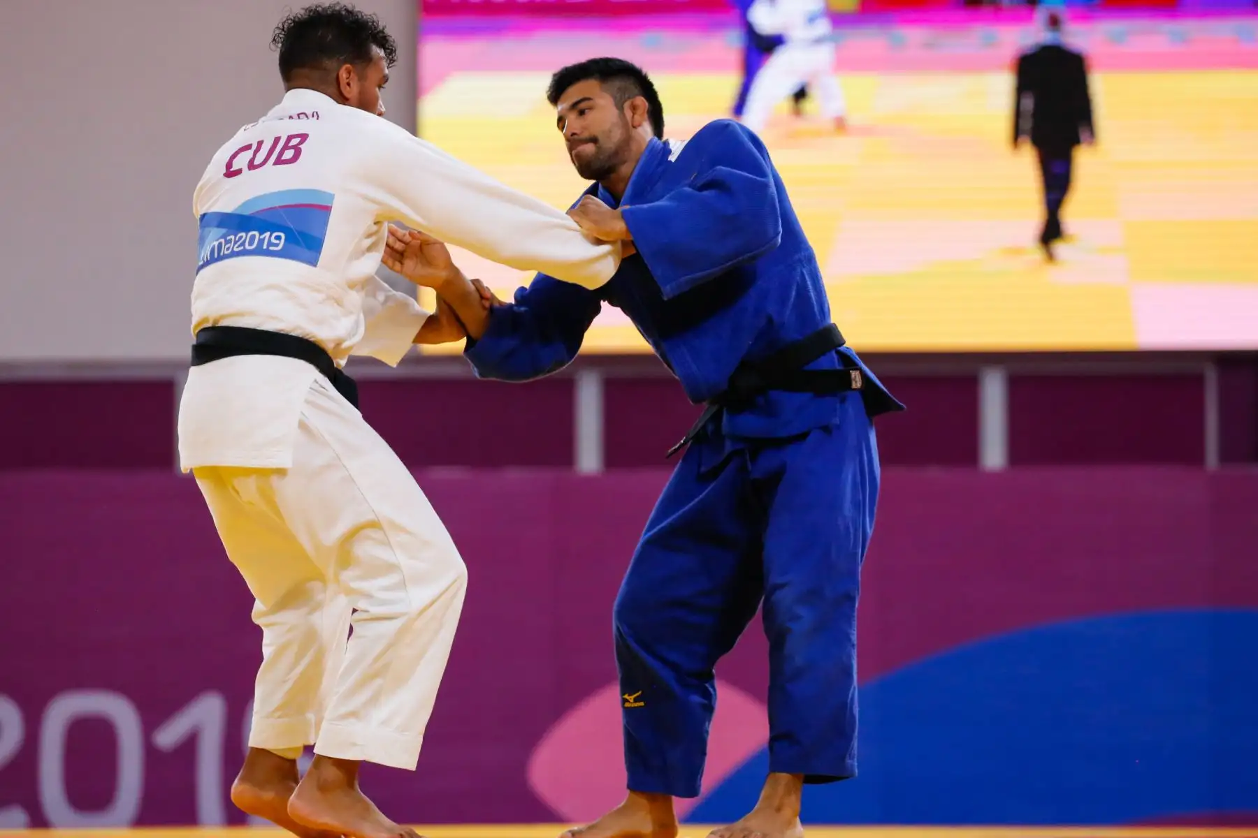 El peruano Alonso Wong celebra después de derrotar al mexicano Eduardo Araujo en los Juegos Panamericanos de Lima 2019 Judo Masculino -73 kg Semifinal Foto:ANDINA/Lima 2019