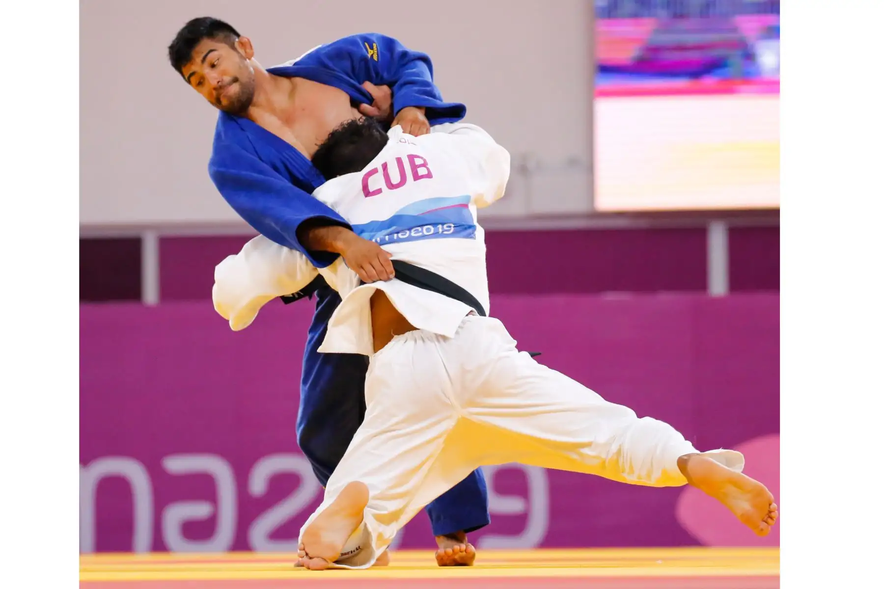 El peruano Alonso Wong celebra después de derrotar al mexicano Eduardo Araujo en los Juegos Panamericanos de Lima 2019 Judo Masculino -73 kg Semifinal Foto:ANDINA/Lima 2019