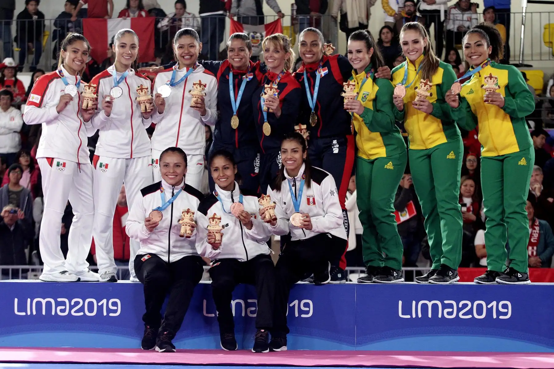 El tridente peruano conformada por Saida Salcedo, Andrea Almarza y Sol Romaní ganarón medalla de bronce, en la modalidad Kata por equipos, en Lima 2019.Foto.ANDINA/Lima 2019