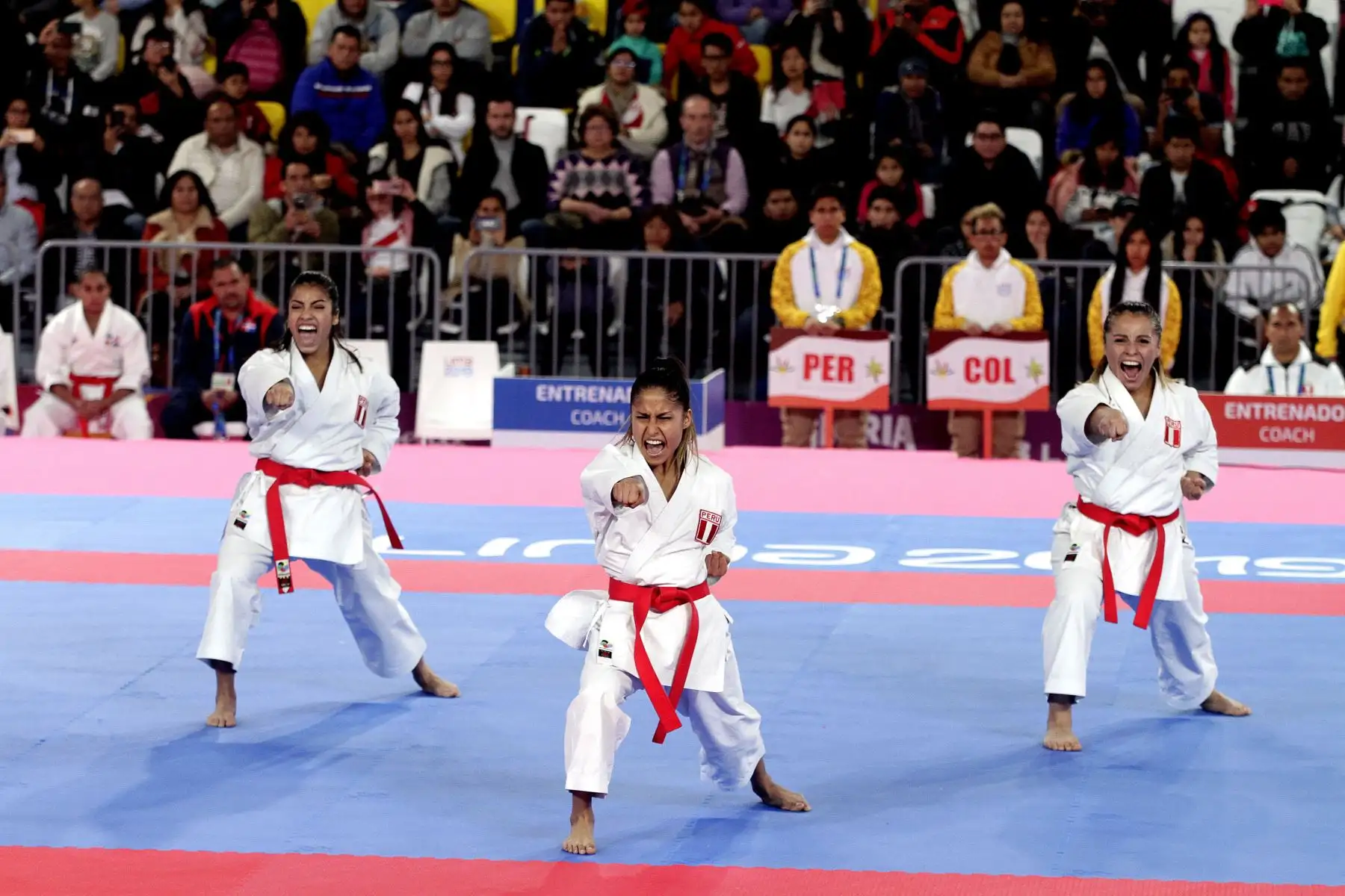 El tridente peruano conformada por Saida Salcedo, Andrea Almarza y Sol Romaní ganaron medalla de bronce, en la modalidad Kata por equipos, en Lima 2019.Foto.ANDINA/Lima 2019
