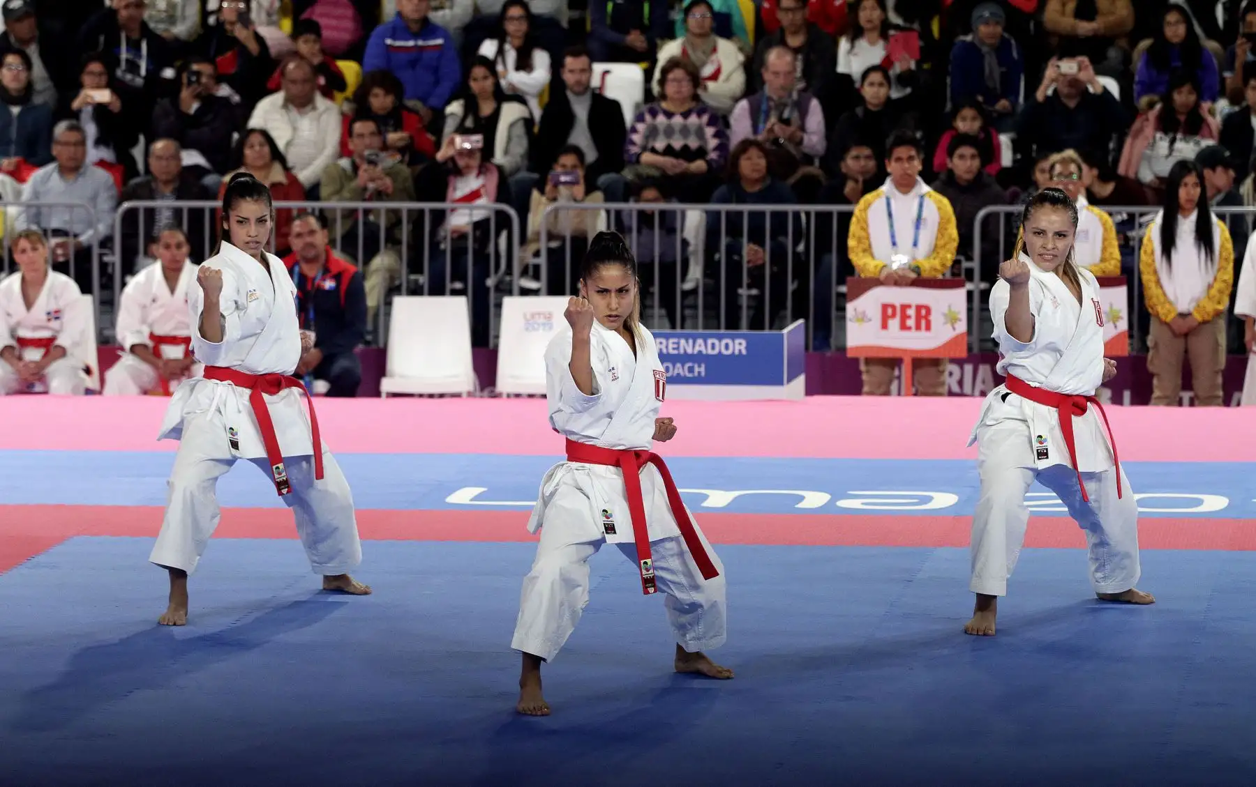 El tridente peruano conformada por Saida Salcedo, Andrea Almarza y Sol Romaní ganaron medalla de bronce, en la modalidad Kata por equipos, en Lima 2019.Foto.ANDINA/Lima 2019