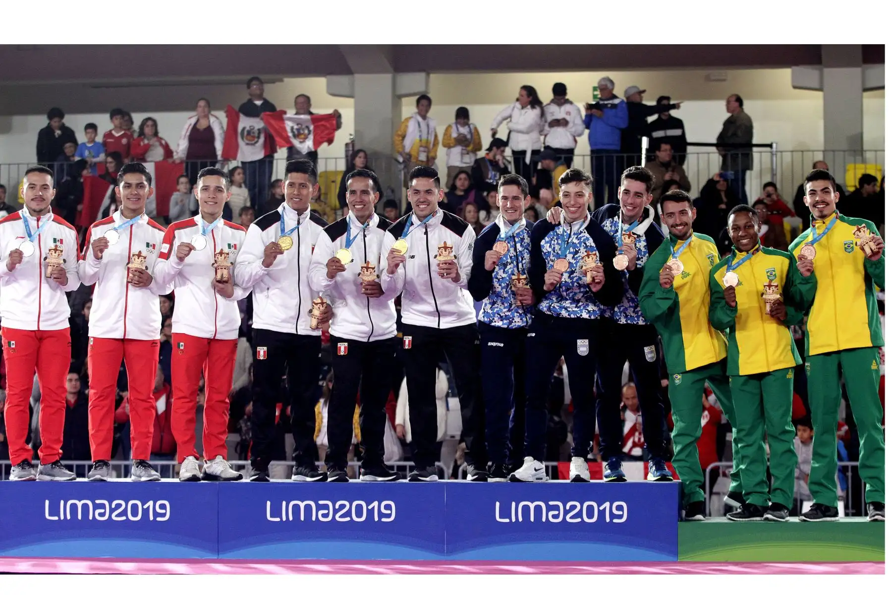 El equipo peruano de kata masculino conformado por John Trebejo, Oliver Del Castillo y Carlos Lam, ganaron medalla de oro, la octava para el Perú en los Juegos Panamericanos.Foto:ANDINA/Lima 2019