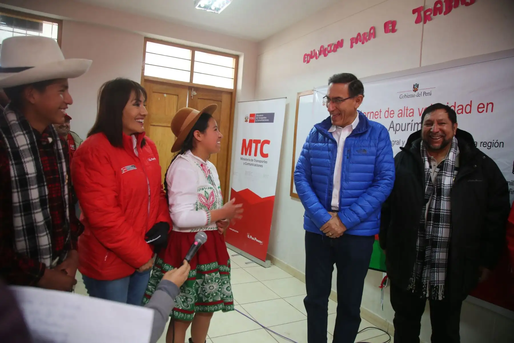 Presidente Martín Vizcarra y la ministra María Jara dieron inicio a  proyecto de Conectividad Digital , Internet de Alta Velocidad en Apurímac proyecto regional que permite llevar internet de alta velocidad a 143 mil apurimeños de 285 localidades.
Foto: MTC